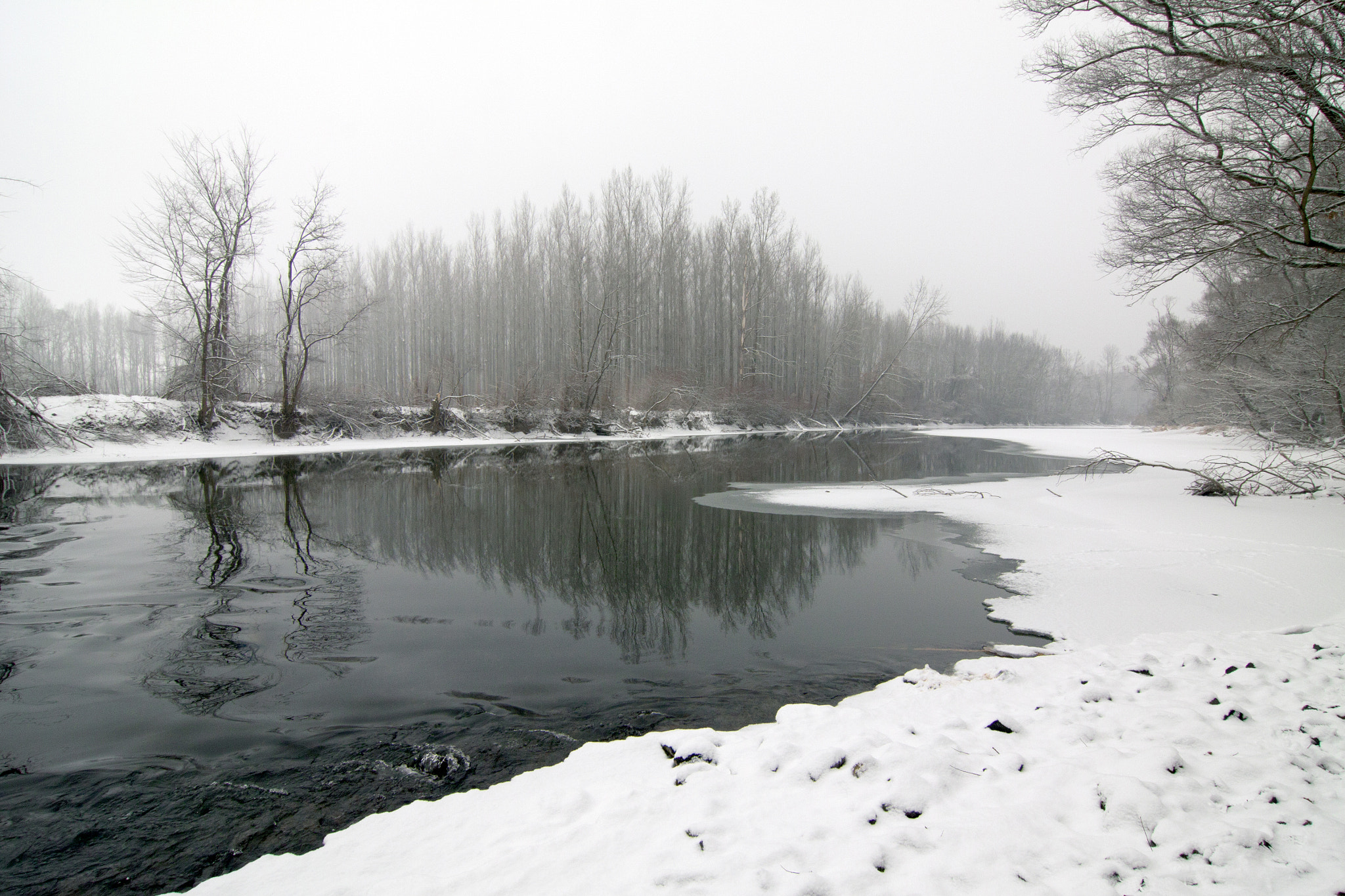 Canon EOS 50D + Tokina AT-X Pro 12-24mm F4 (IF) DX sample photo. Riverside in winter photography