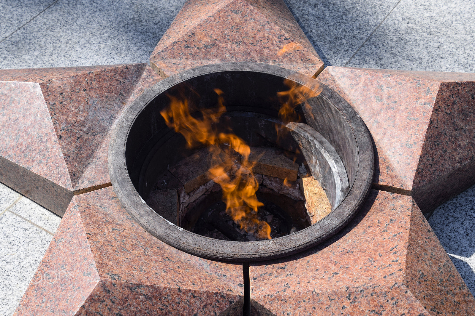 Nikon D3300 + Tamron 16-300mm F3.5-6.3 Di II VC PZD Macro sample photo. Burning of eternal fire. five-pointed star made of granite memorial to the memory of killed soldiers photography