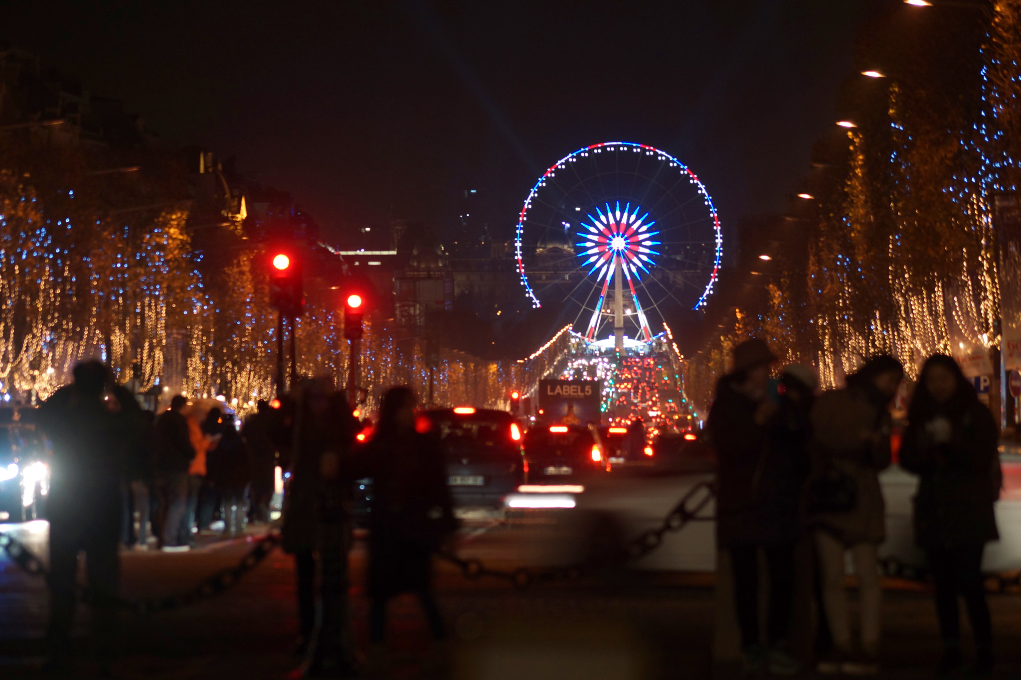 Sony SLT-A77 sample photo. Christmas atmosphere on the champs-Élysées, paris photography