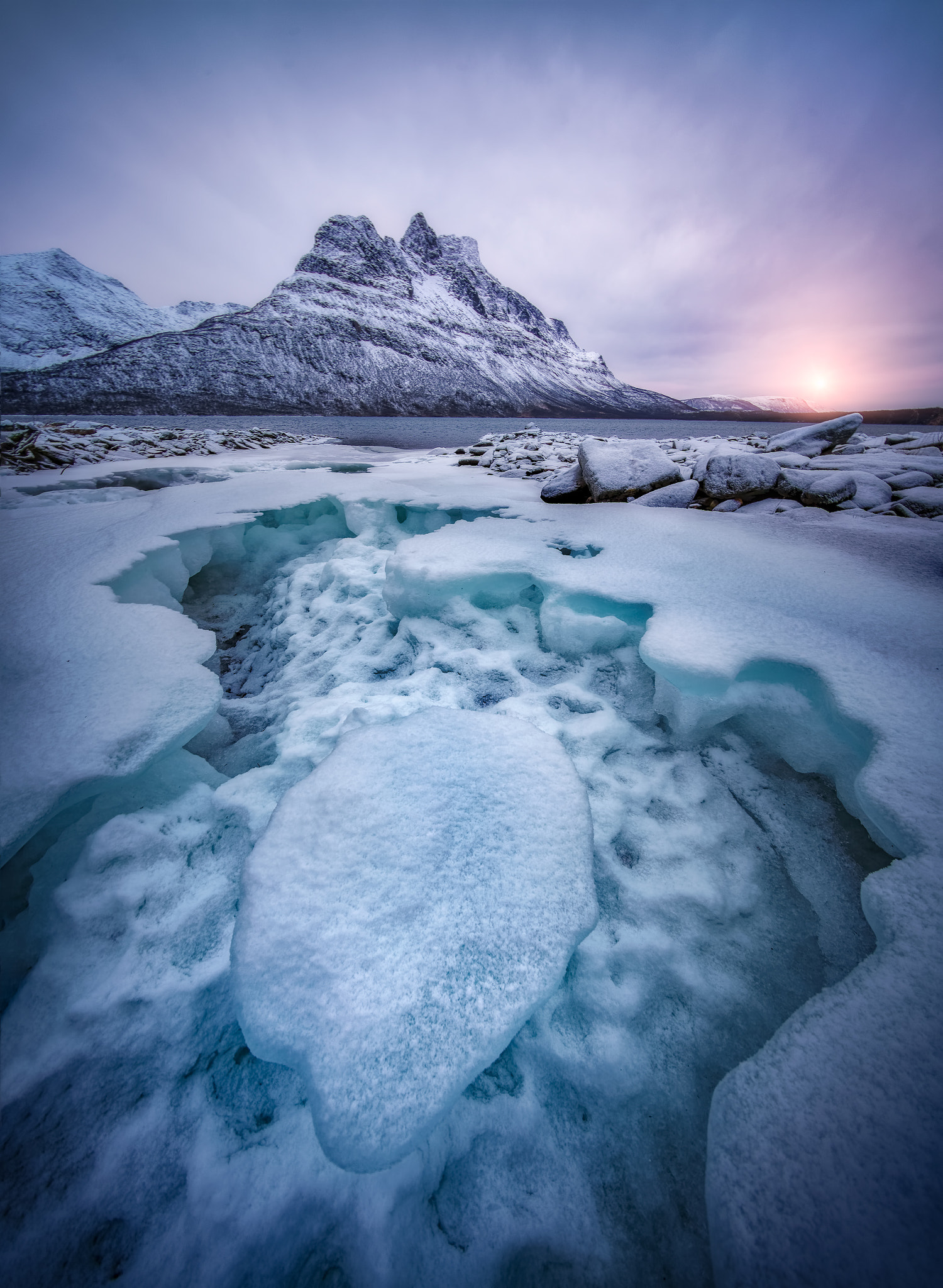 Voigtlander HELIAR-HYPER WIDE 10mm F5.6 sample photo. Icy river photography