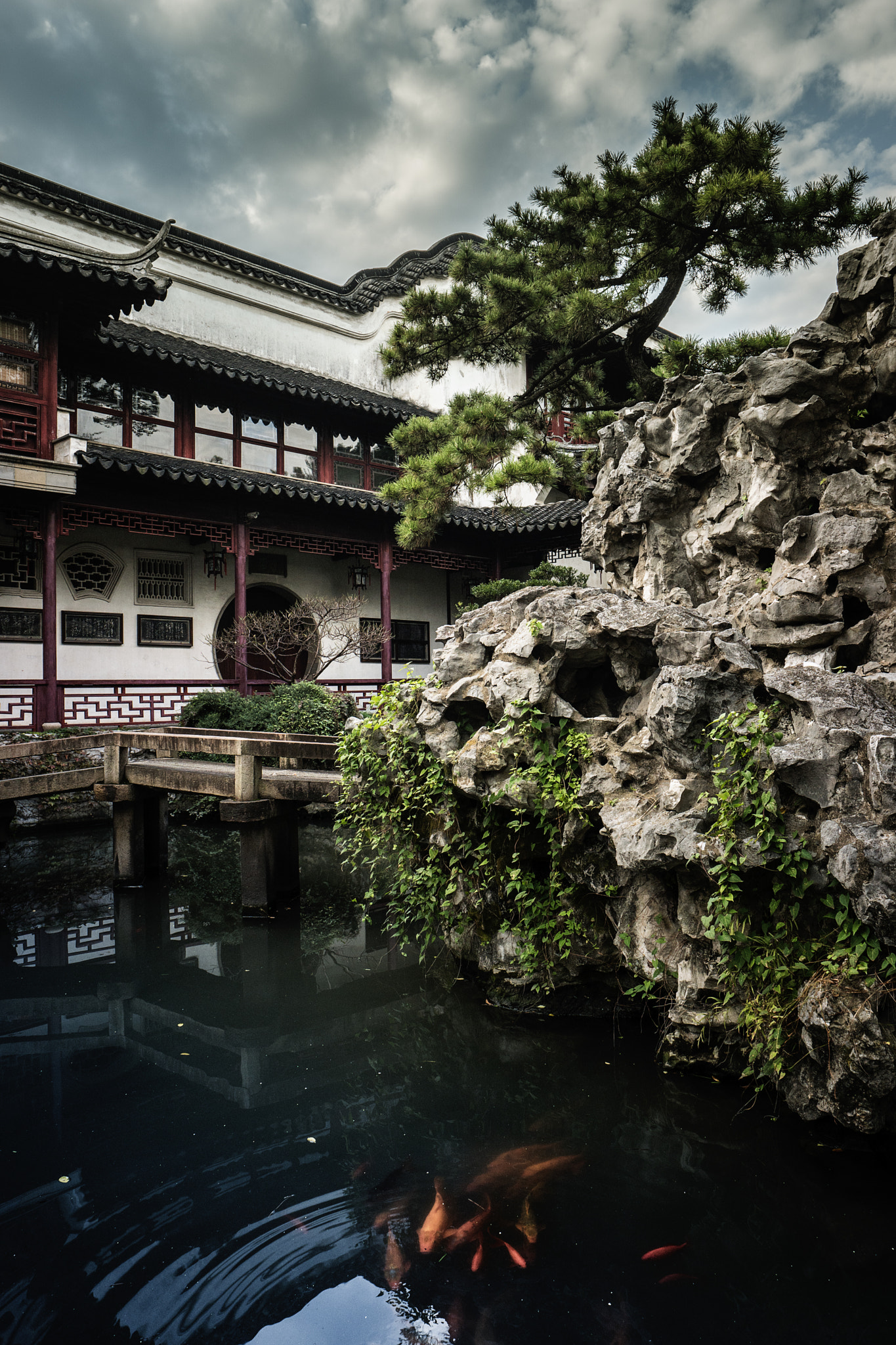Samsung NX500 sample photo. 环秀山庄，1997年底被联合国教科文组织遗产委员会列为世界文化遗产。 photography