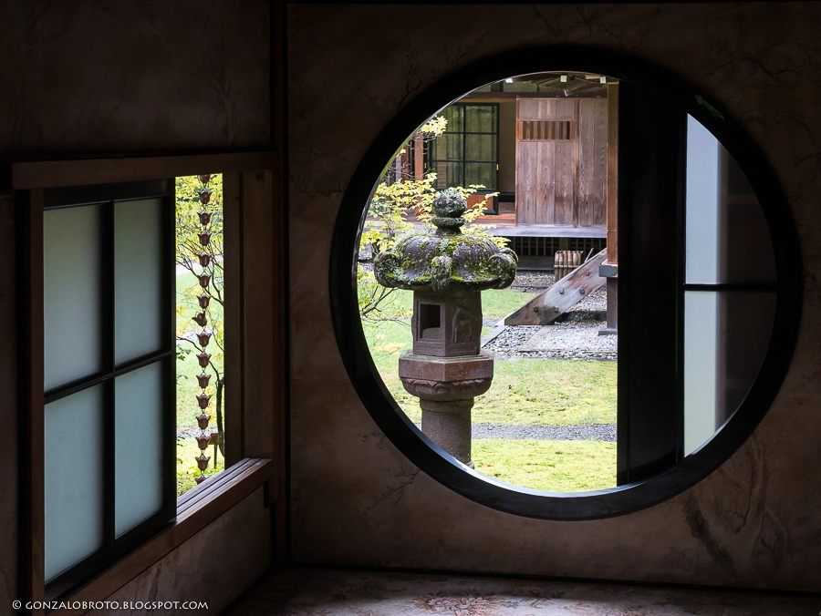 Panasonic Lumix G X Vario 12-35mm F2.8 ASPH Power OIS sample photo. Square and circle photography