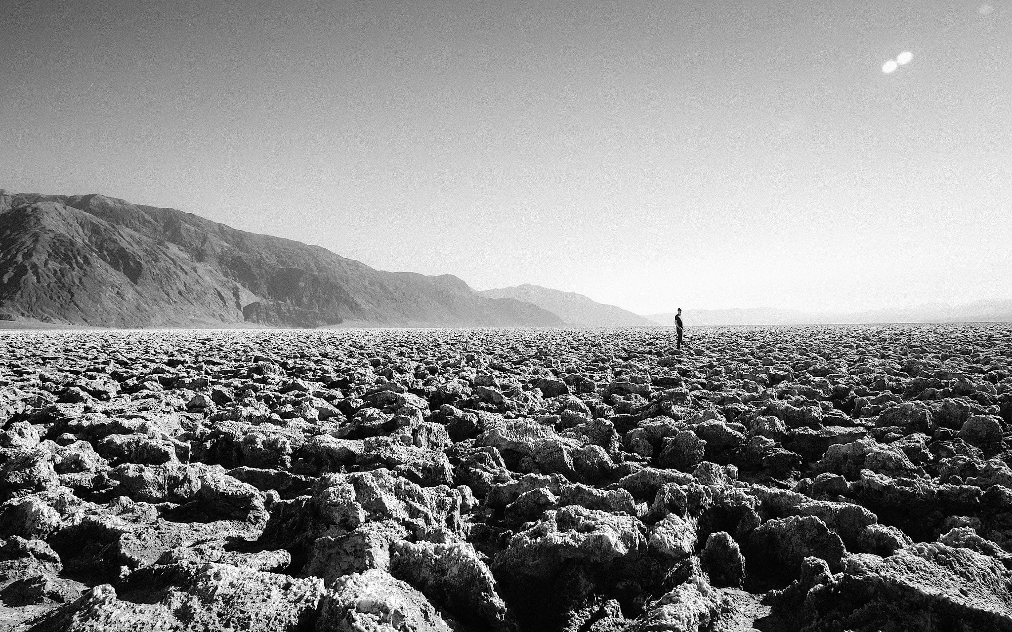 Olympus OM-D E-M5 II + Olympus M.Zuiko Digital ED 12-100mm F4.0 IS Pro sample photo. Devil's golf course (and a stranger) photography