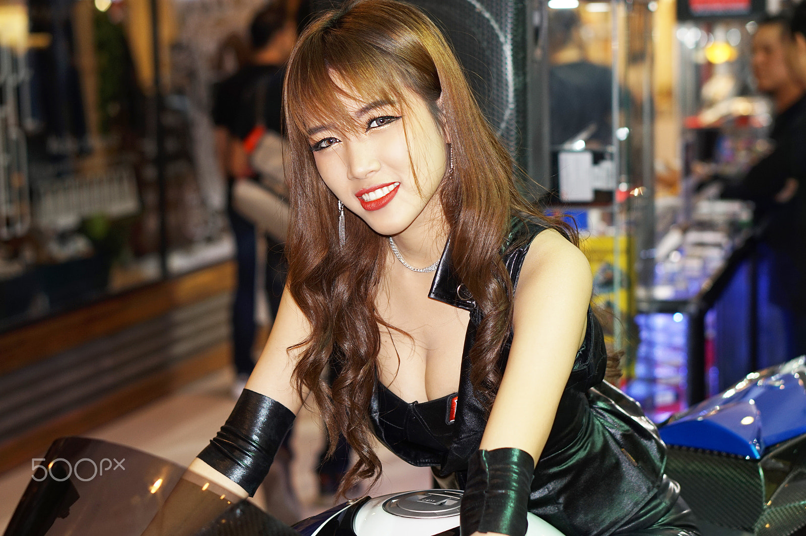 Sony Alpha a5000 (ILCE 5000) + E 50mm F1.8 OSS sample photo. Model photography