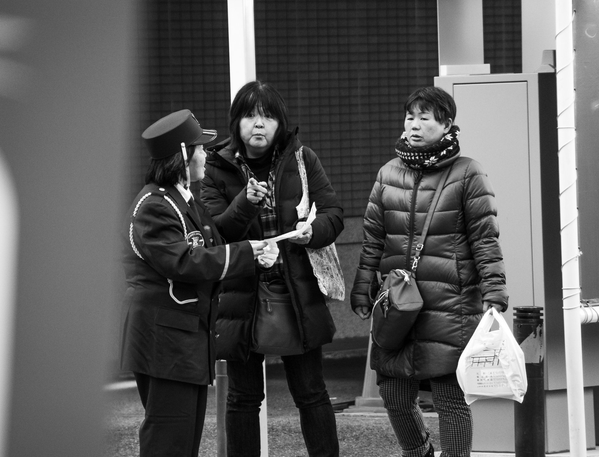 Sony E 18-200mm F3.5-6.3 OSS sample photo. This pervert watches at me photography