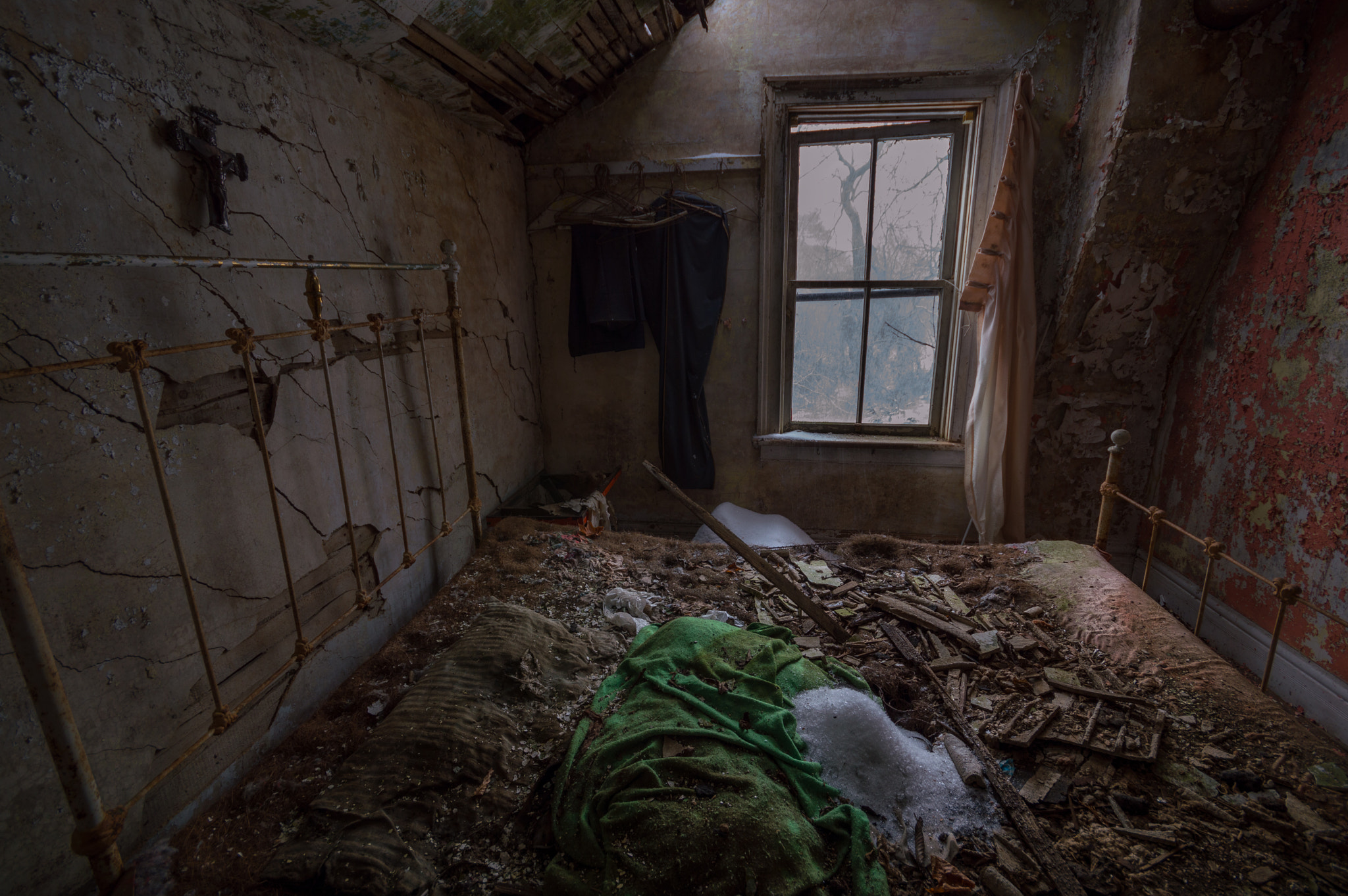 Sigma 10-20mm F4-5.6 EX DC HSM sample photo. Crumble photography
