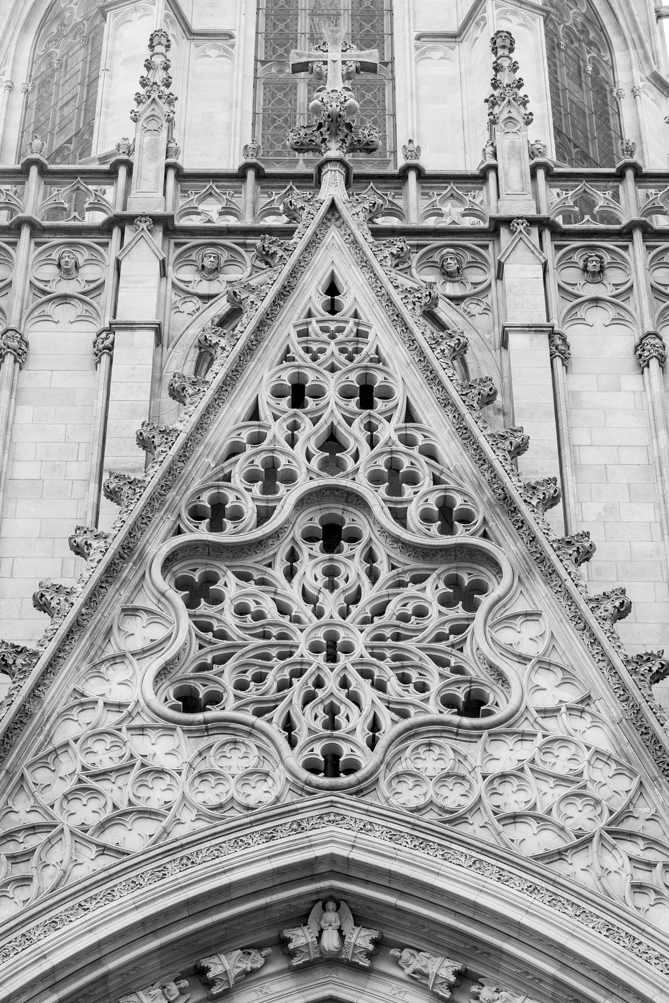Canon EOS 450D (EOS Rebel XSi / EOS Kiss X2) sample photo. Barcelona cathedral photography