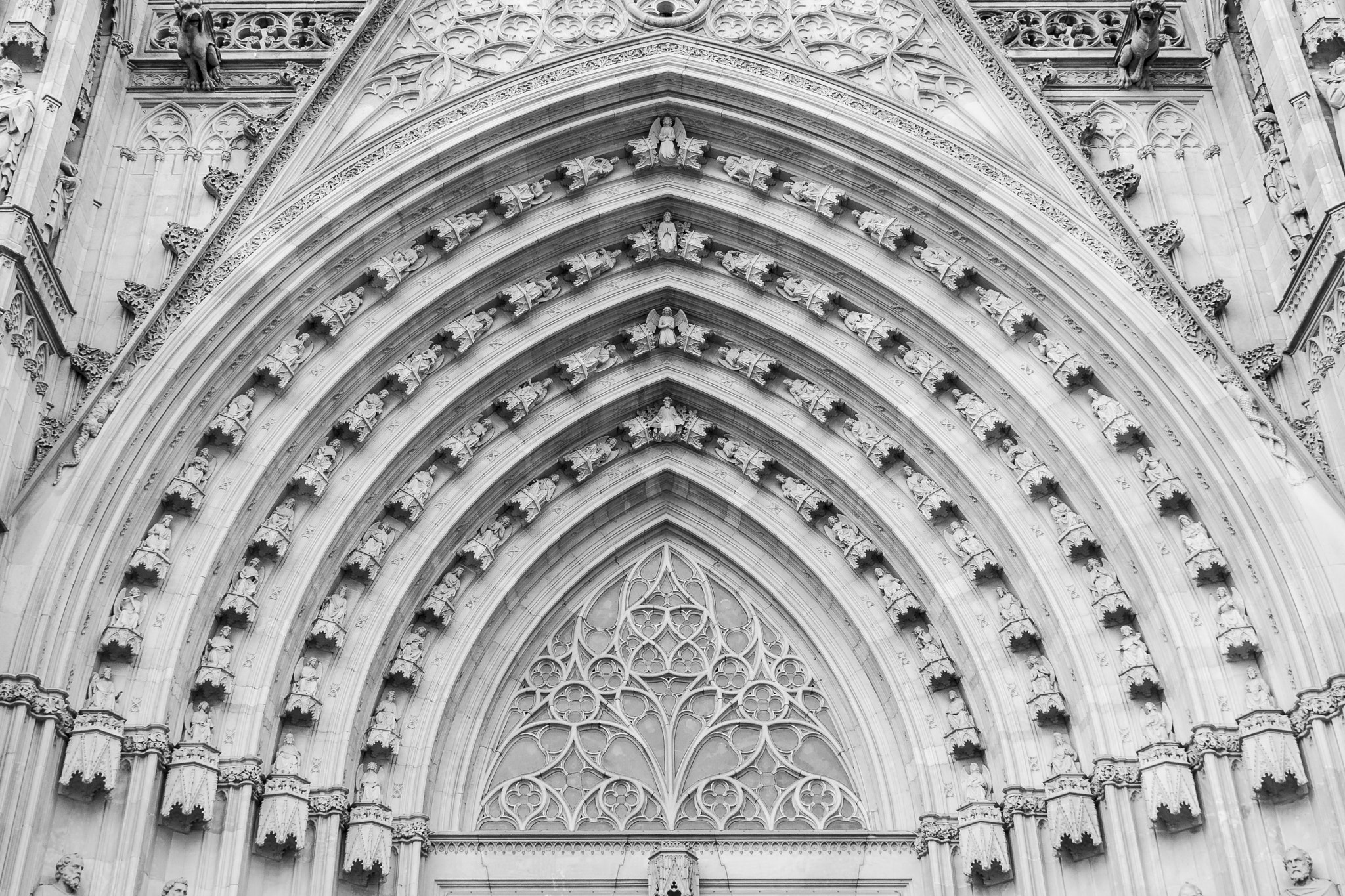 Canon EF-S 17-55mm F2.8 IS USM sample photo. Barcelona cathedral photography