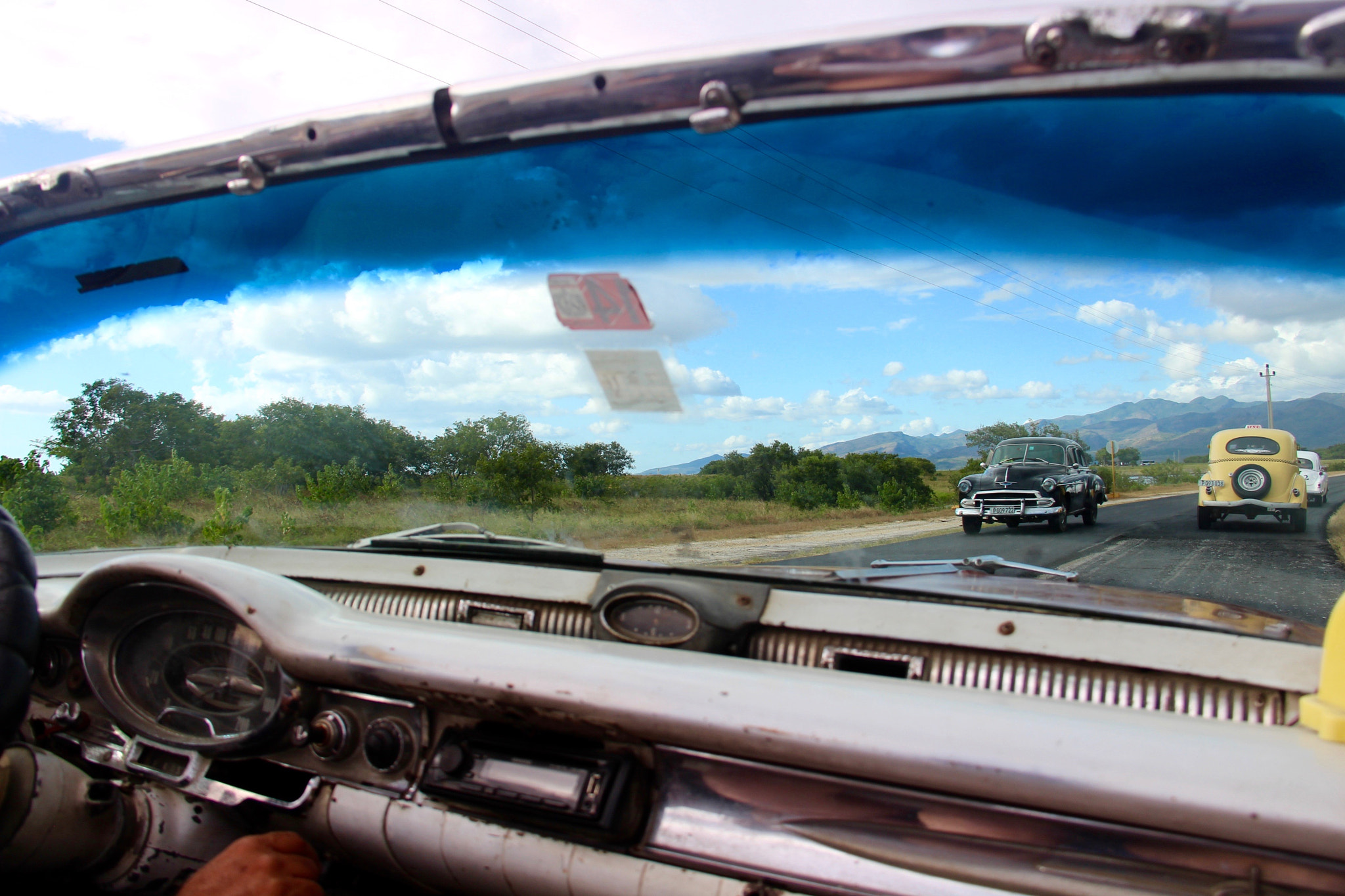 Canon EF-S 18-200mm F3.5-5.6 IS sample photo. Cuba car photography