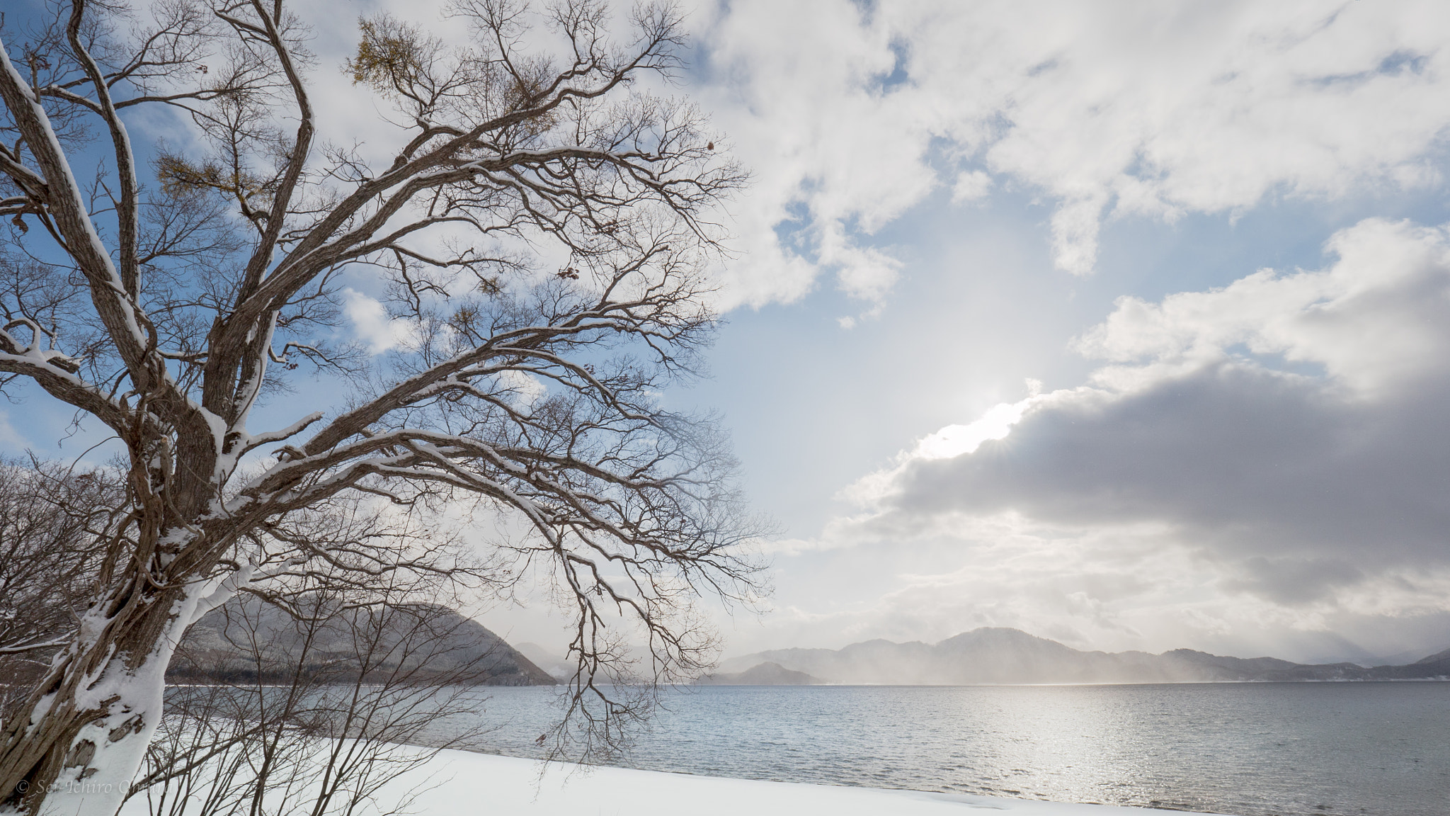 Panasonic Lumix DMC-GH4 + Olympus M.Zuiko Digital ED 7-14mm F2.8 PRO sample photo. Winter lakeside photography