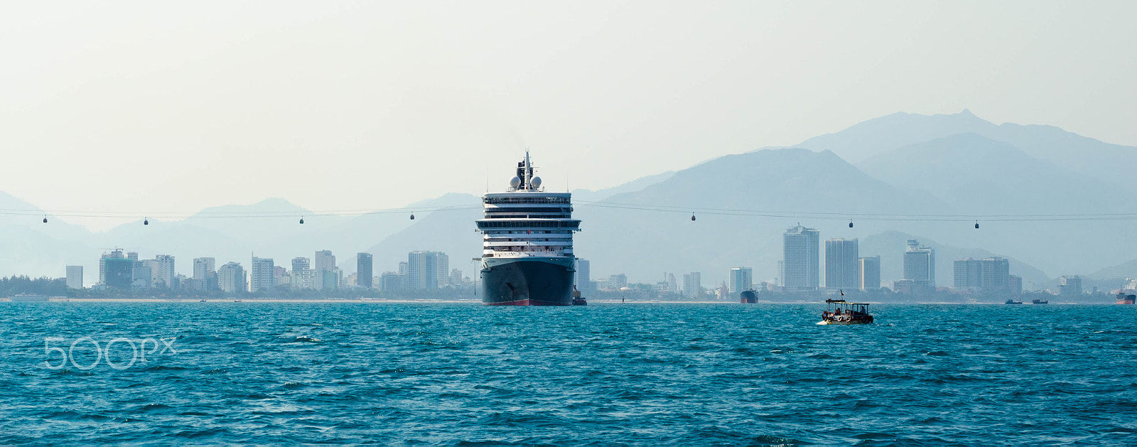 Nikon D5100 + Sigma 50-150mm F2.8 EX APO DC HSM II + 1.4x sample photo. Cruise ship photography