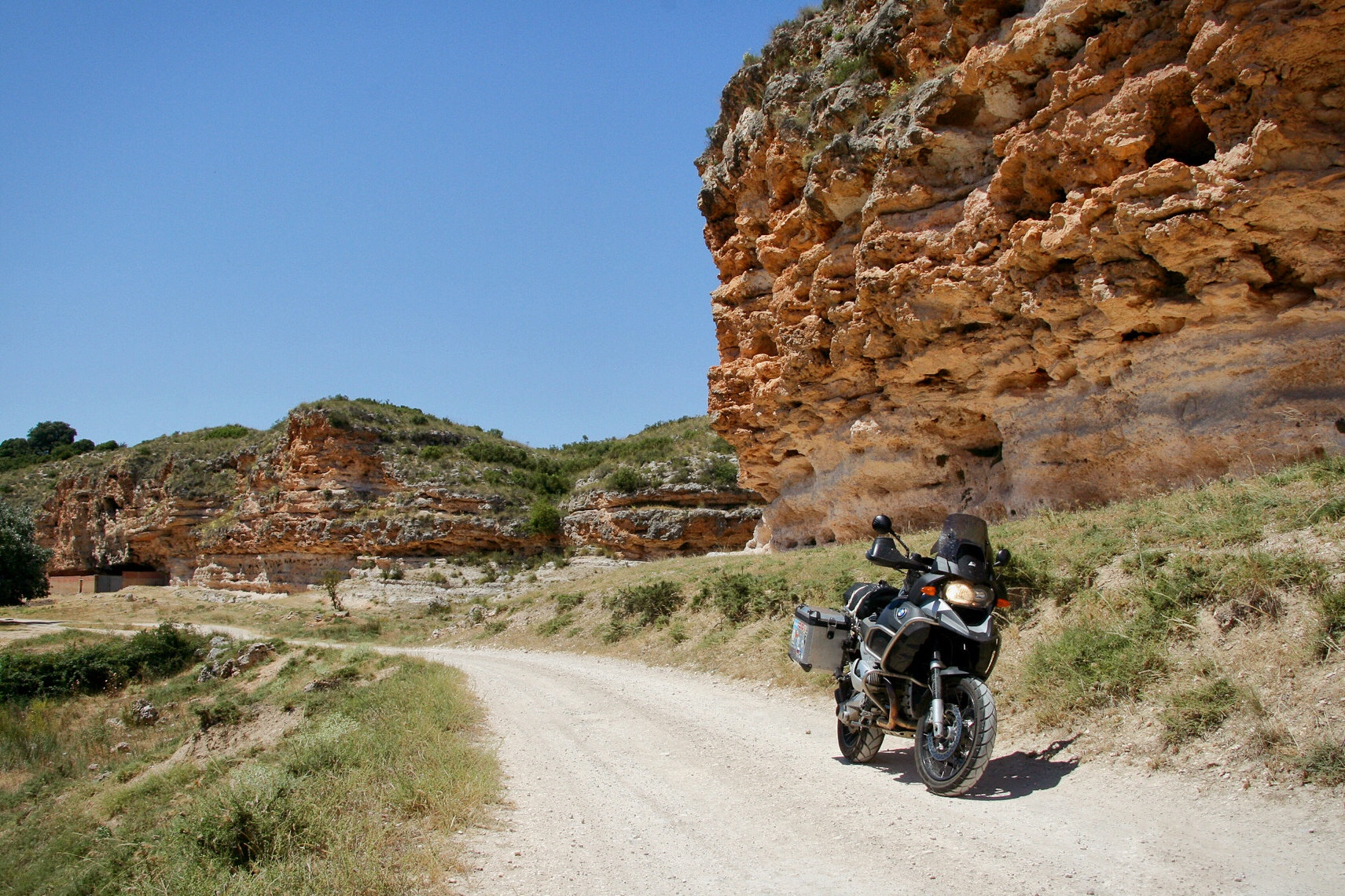 Canon EOS 400D (EOS Digital Rebel XTi / EOS Kiss Digital X) sample photo. Beautiful rock formations in the serranía de cuenca spain photography