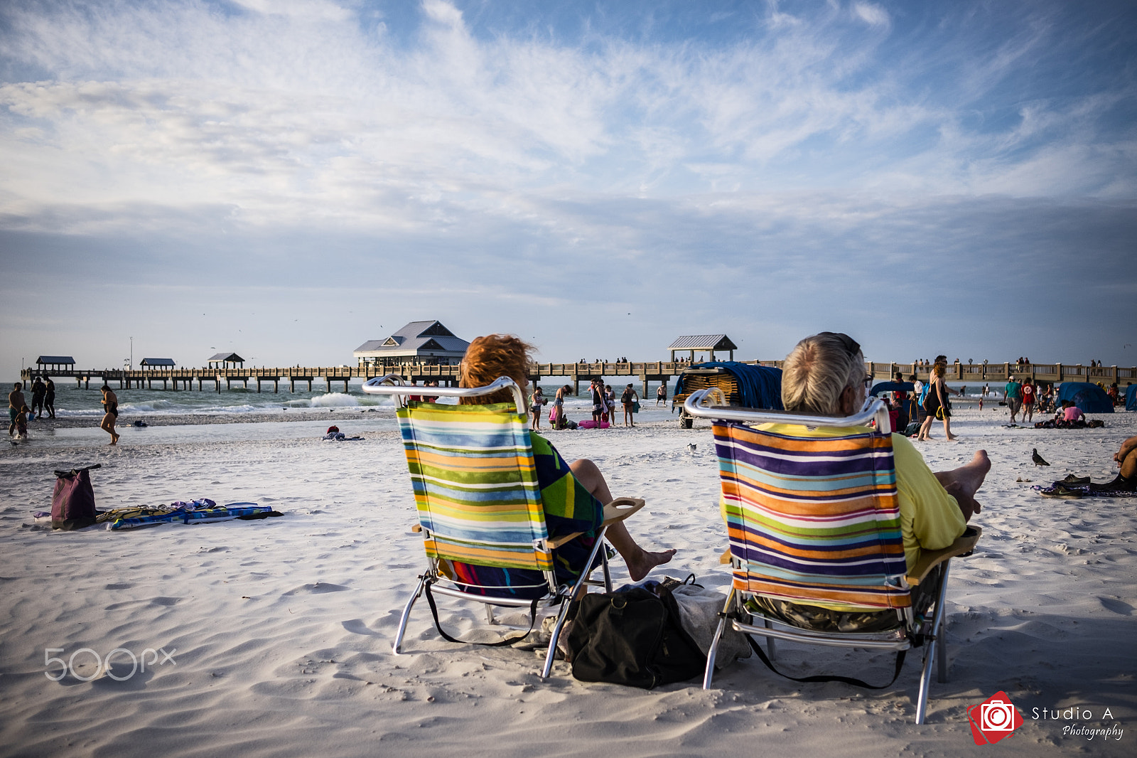 Fujifilm X-T1 + Fujifilm XF 23mm F2 R WR sample photo. Eldery couple at the beach photography