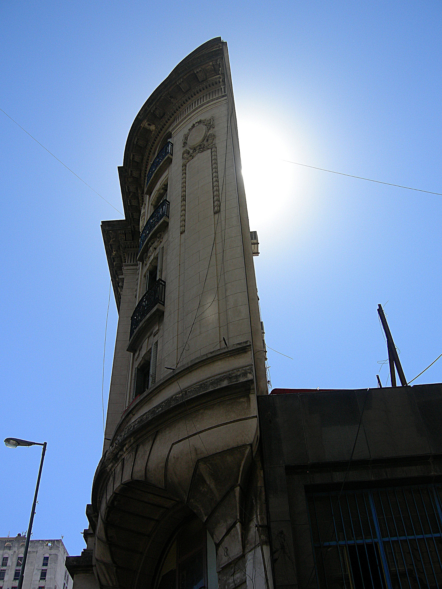 Nikon COOLPIX P1 sample photo. Thin architecture photography