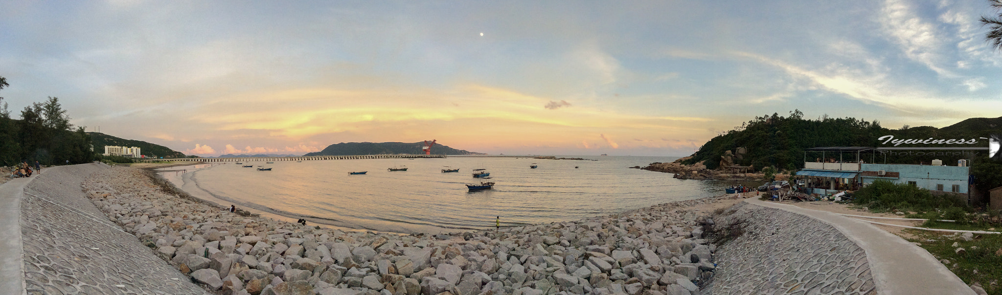 iPad mini 2 back camera 3.3mm f/2.4 sample photo. At dusk photography