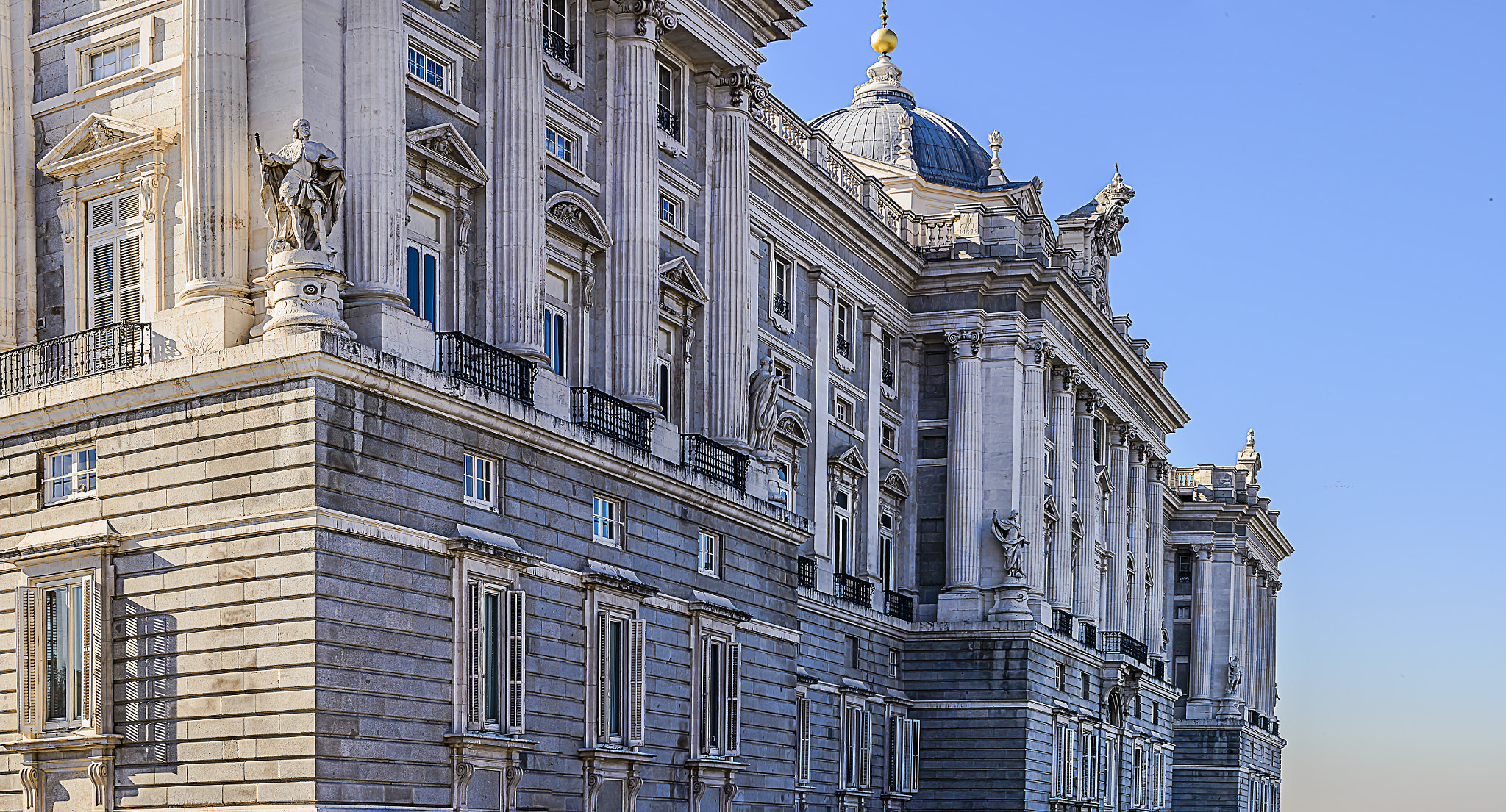 Nikon D800 sample photo. Fachada lateral. plaza oriente. madrid photography
