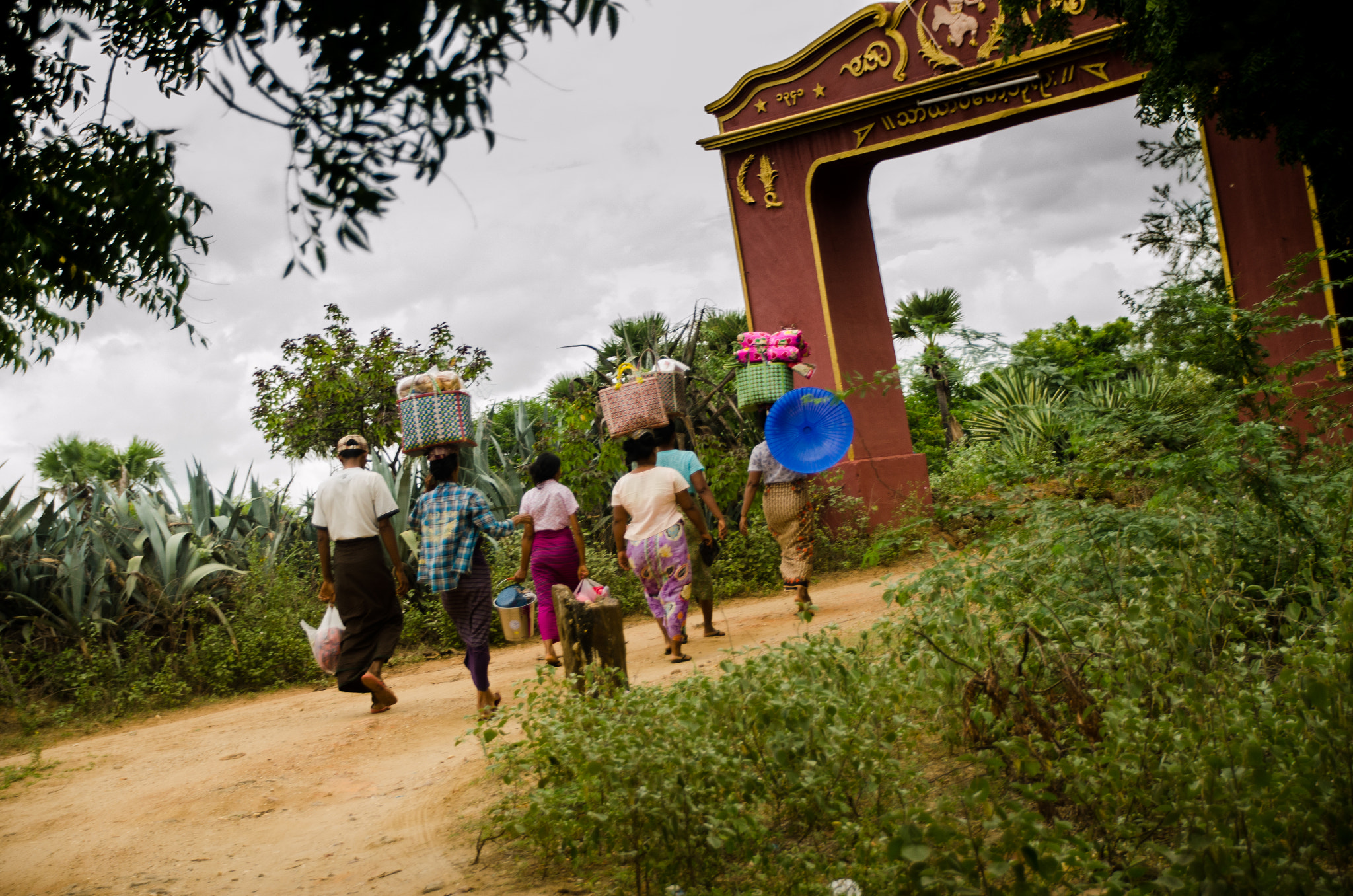 Sigma 18-250mm F3.5-6.3 DC Macro OS HSM sample photo. Burmese in bagan photography