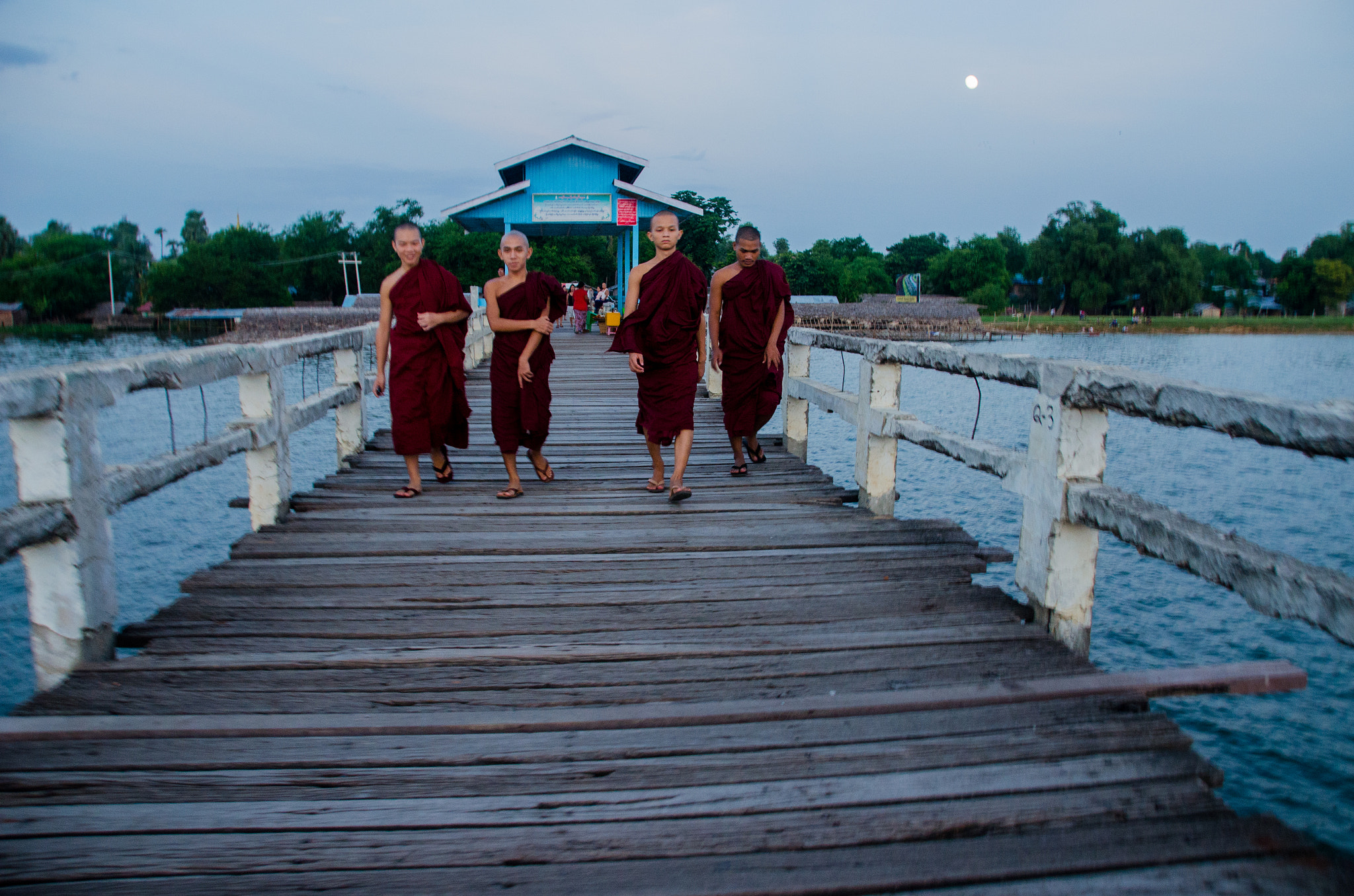 Sigma 18-250mm F3.5-6.3 DC Macro OS HSM sample photo. The monks photography