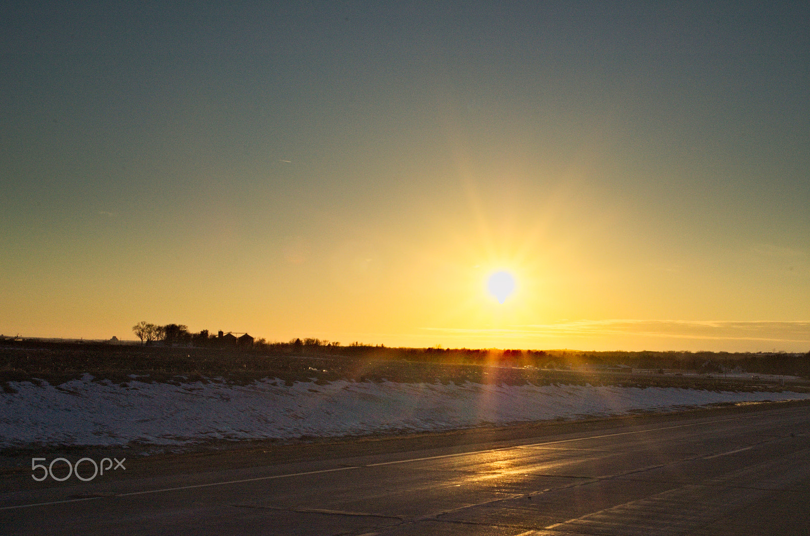 Nikon D50 + AF Zoom-Nikkor 35-70mm f/3.3-4.5 sample photo. Sun's farewell photography