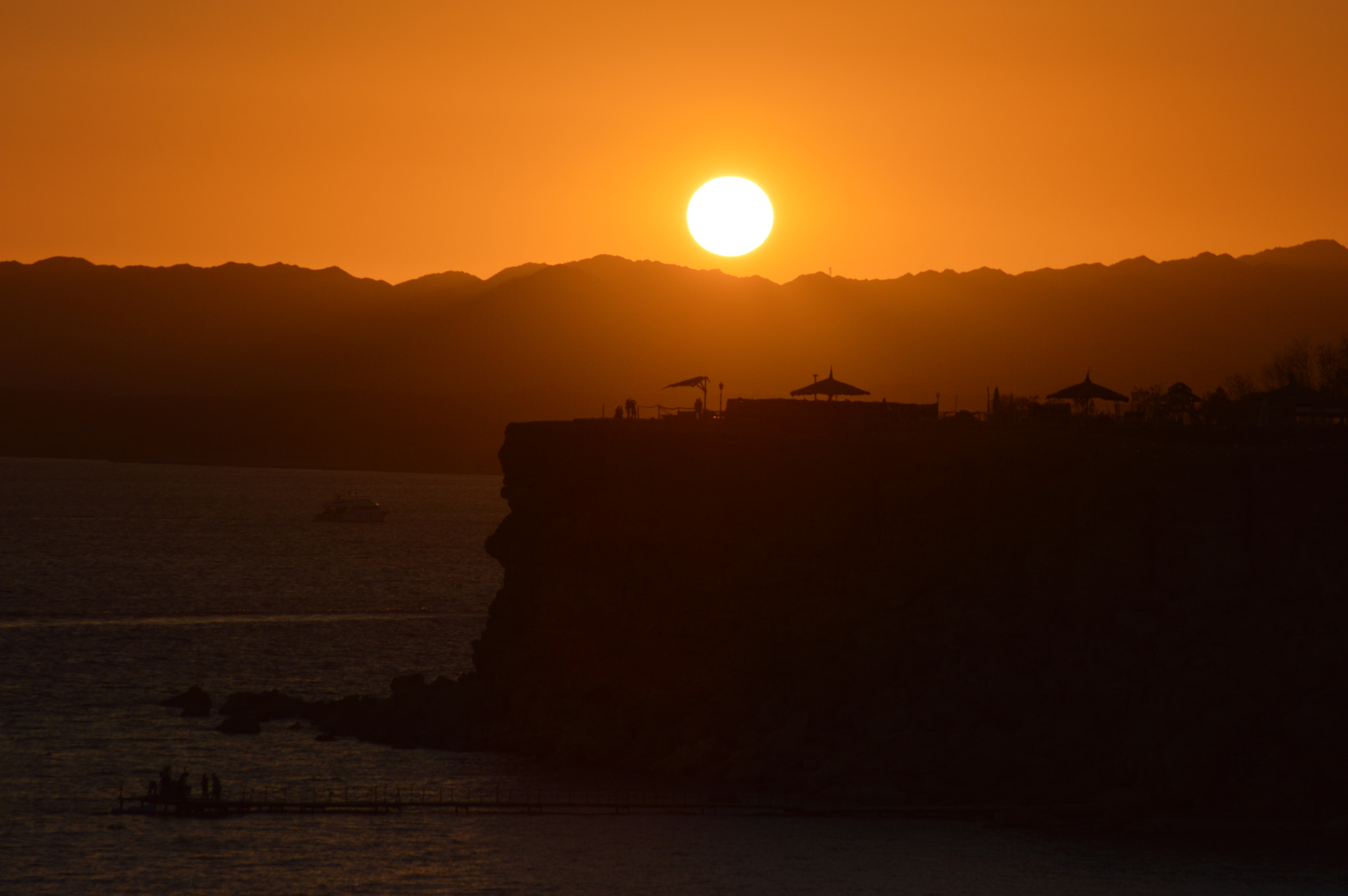 Nikon AF Nikkor 70-300mm F4-5.6G sample photo. Sunset photography
