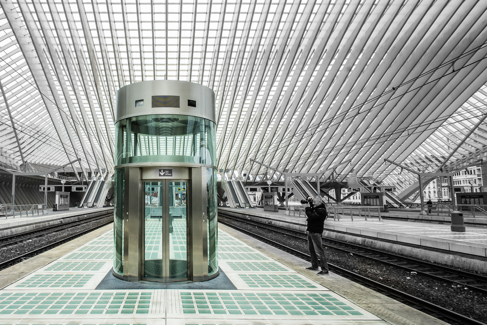 Sony a7 II + Canon EF 40mm F2.8 STM sample photo. Elevator and photgrapher photography