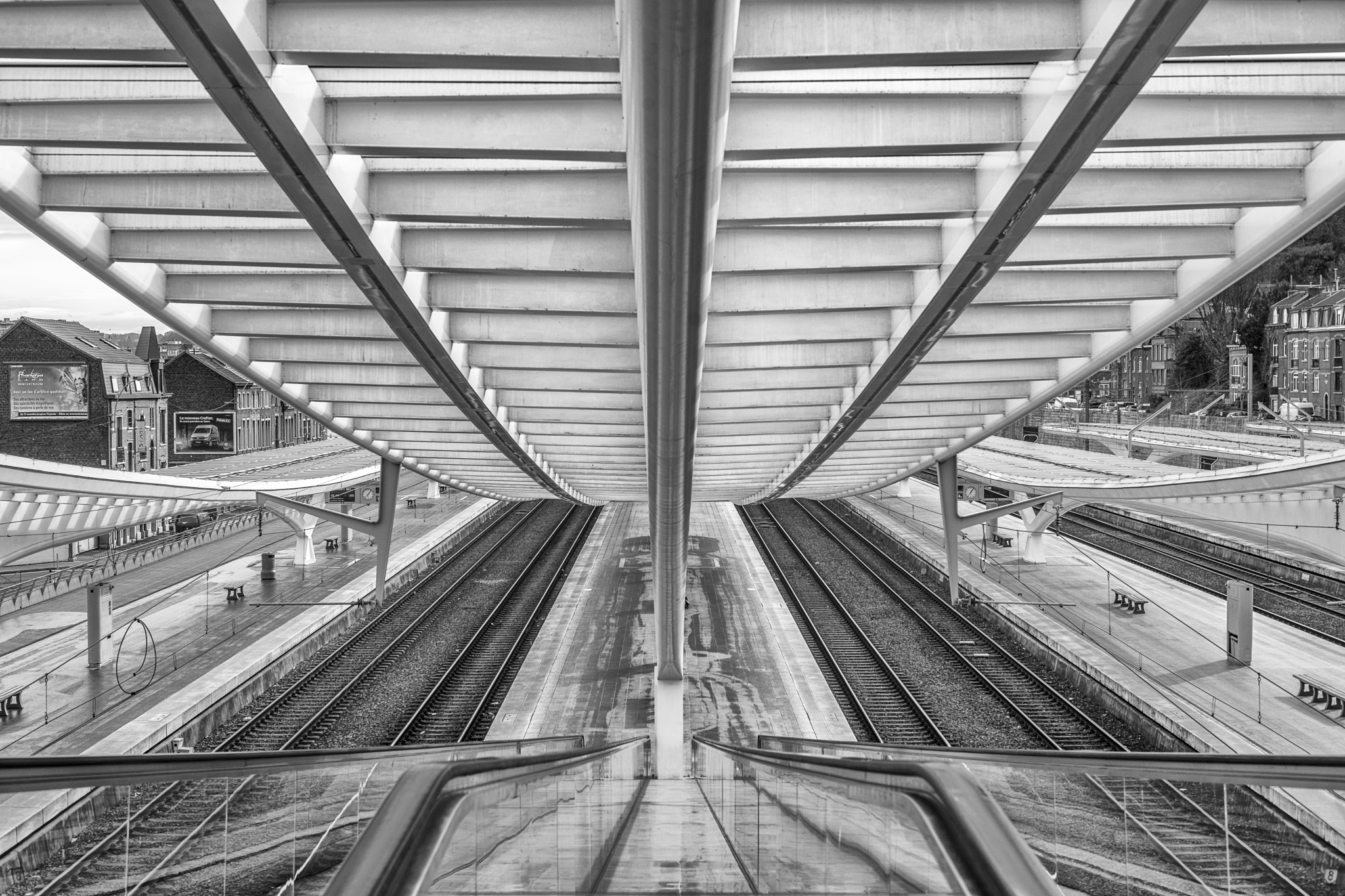 Sony a7 II + Canon EF 40mm F2.8 STM sample photo. Rails and roof photography