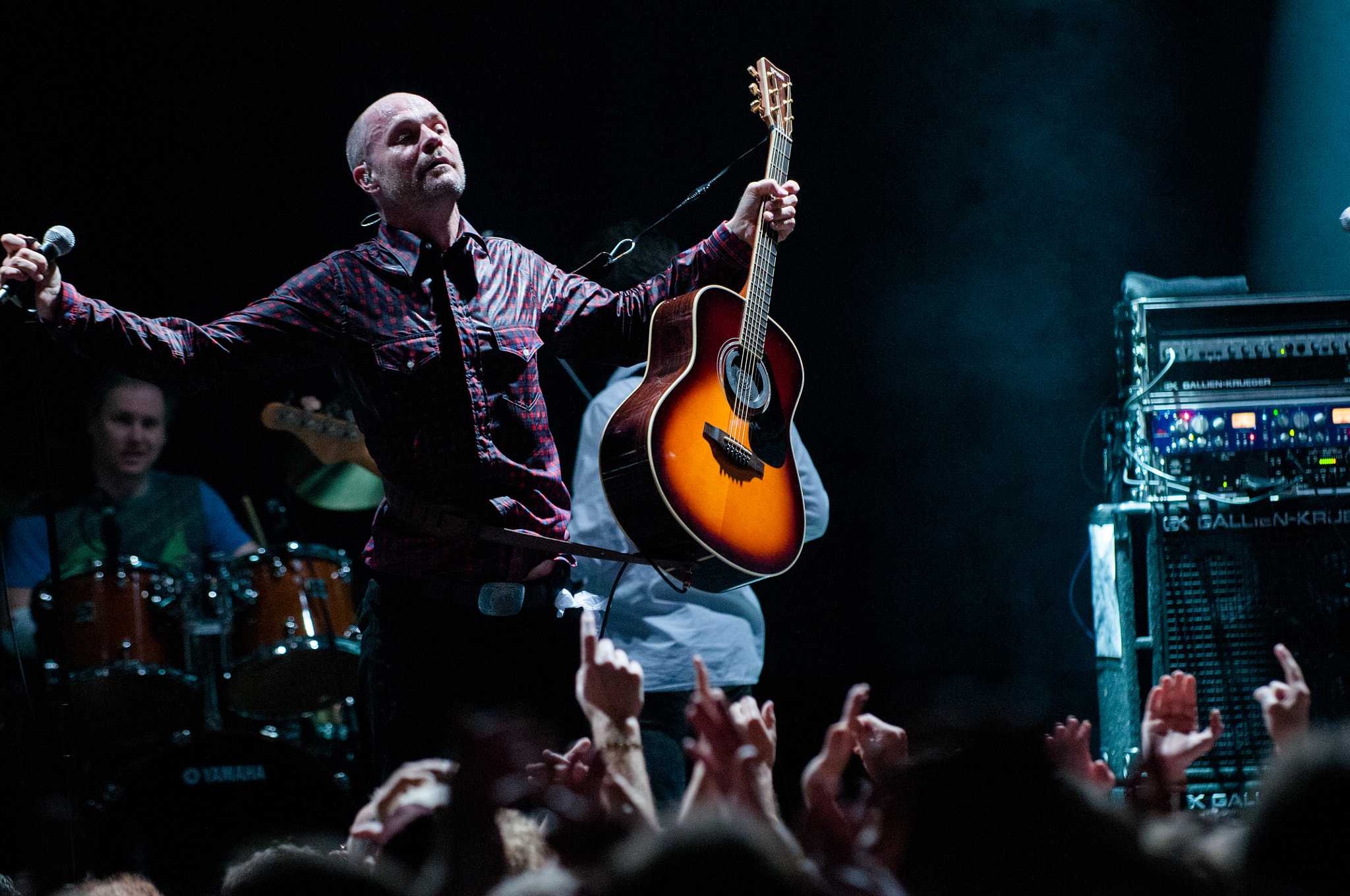 Nikon D300 + Nikon AF-S Nikkor 70-200mm F2.8G ED VR sample photo. Tragically hip effenaar photography