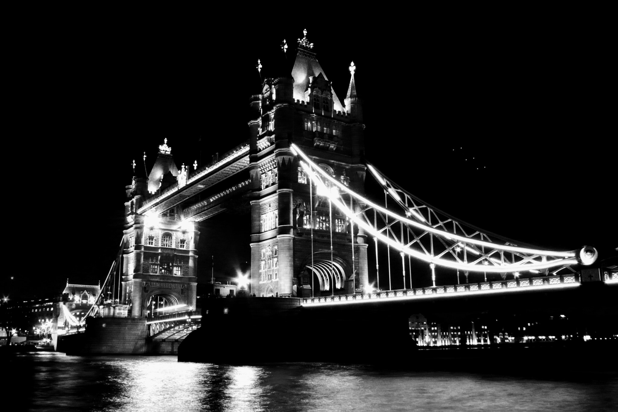 Leica D-LUX 3 sample photo. Tower bridge at night photography