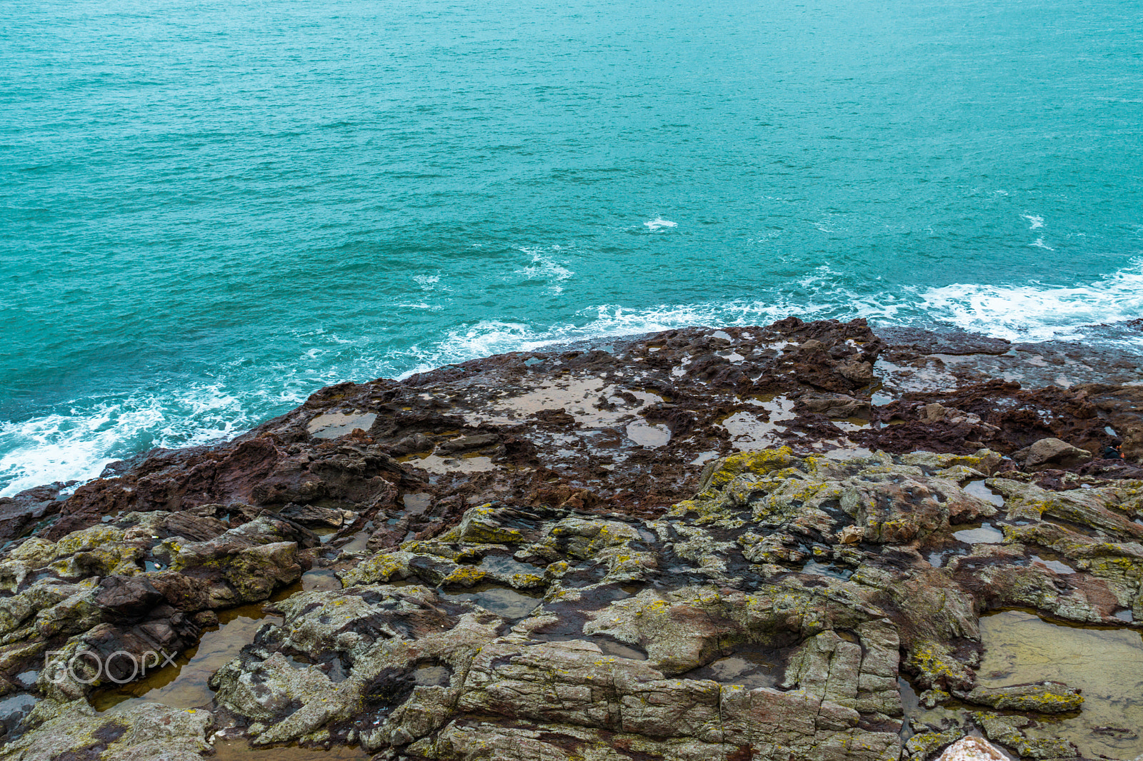 Sony Sonnar T* E 24mm F1.8 ZA sample photo. Waves and the shore photography