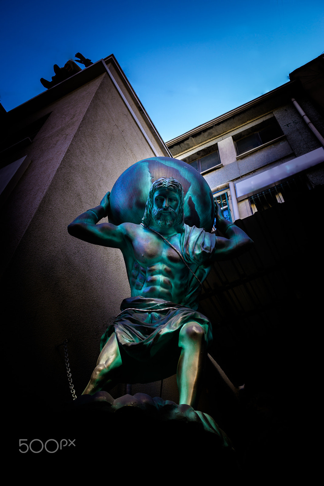 Sony Sonnar T* E 24mm F1.8 ZA sample photo. Atlas (greek god) in istanbul photography