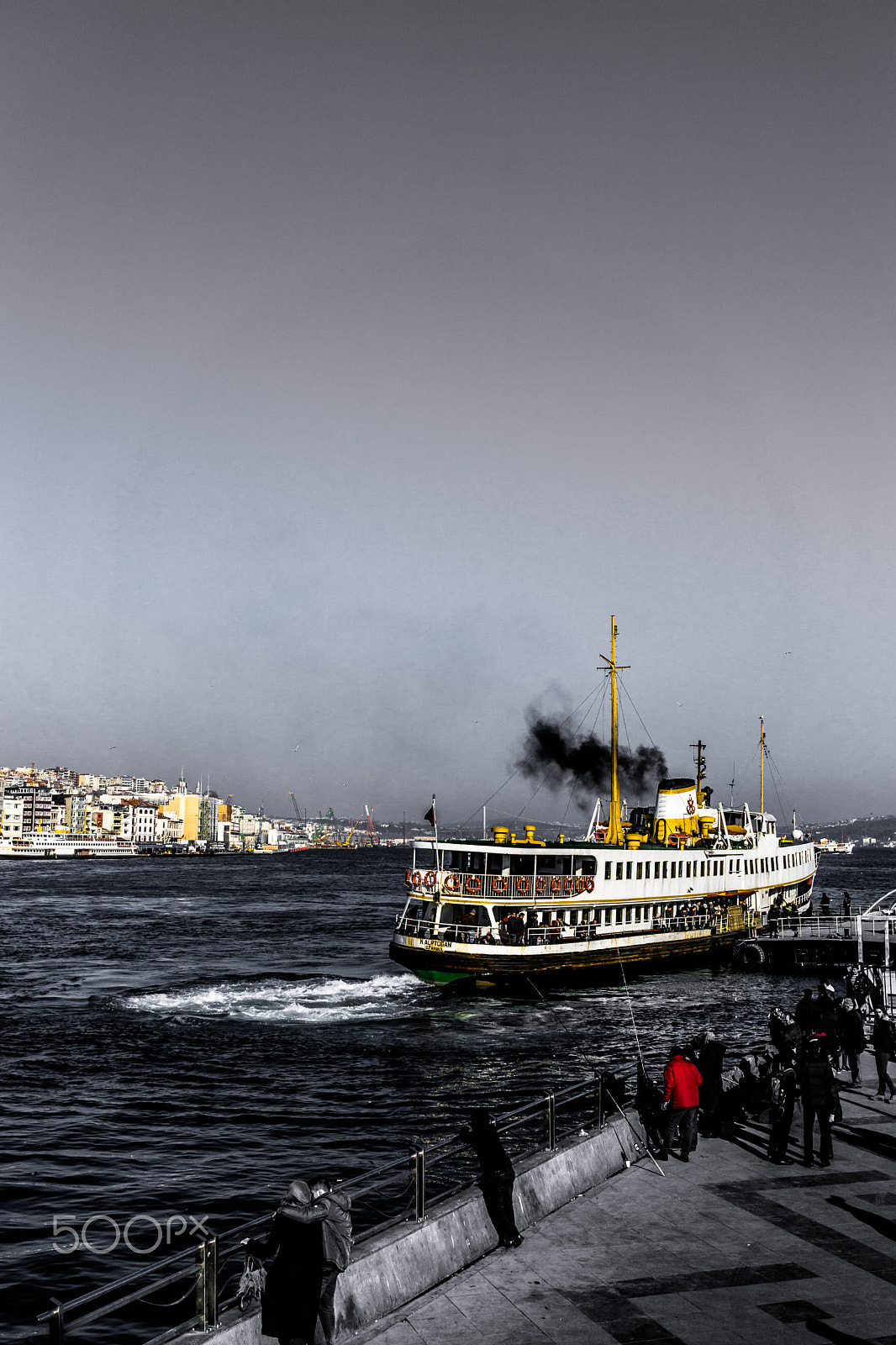 Sony Sonnar T* E 24mm F1.8 ZA sample photo. Ship near galata bridge in istanbul photography