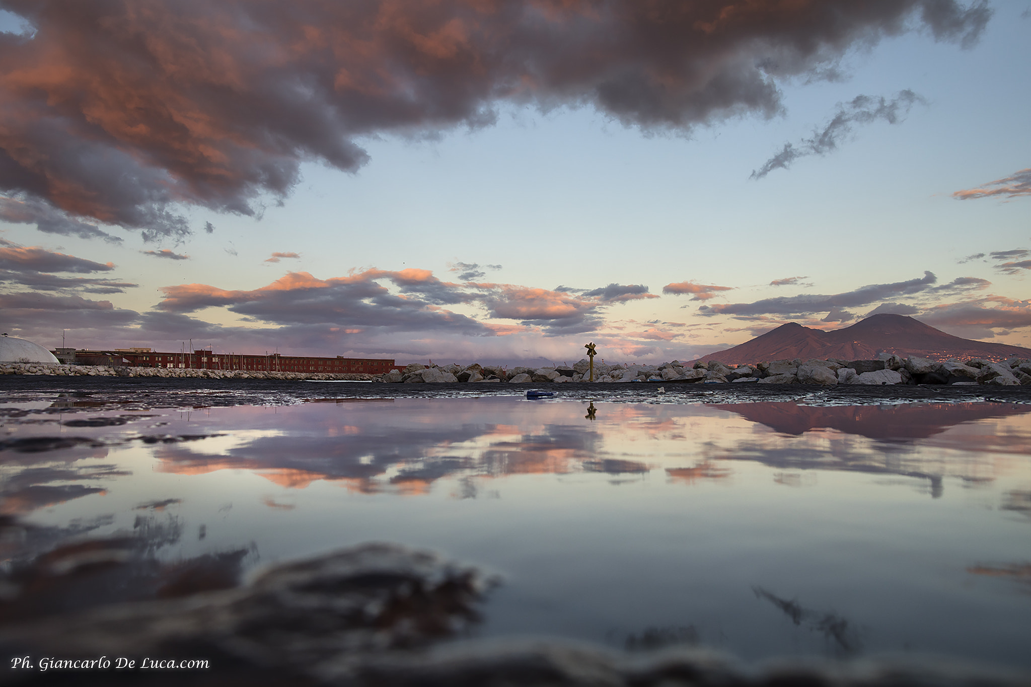 Canon EF 24mm F1.4L II USM sample photo. Napoli. il vesuvio all'ora del crepuscolo... photography