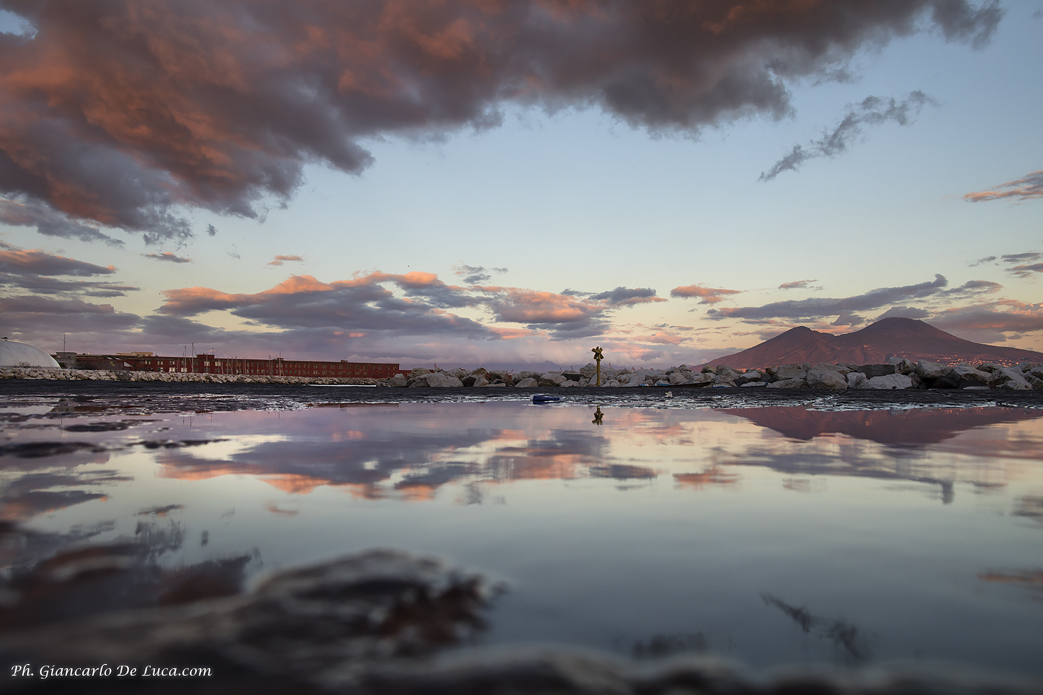 Canon EOS 5D Mark IV + Canon EF 24mm F1.4L II USM sample photo. Napoli. il vesuvio all'ora del crepuscolo... photography