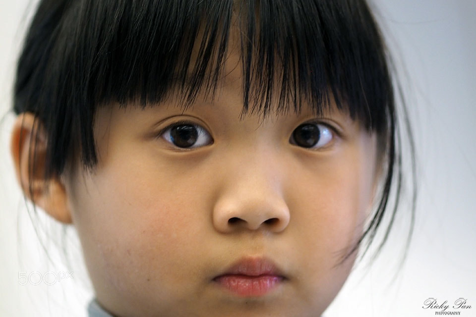 Olympus OM-D E-M5 II + Olympus M.Zuiko Digital ED 75mm F1.8 sample photo. Portrait of young girl photography