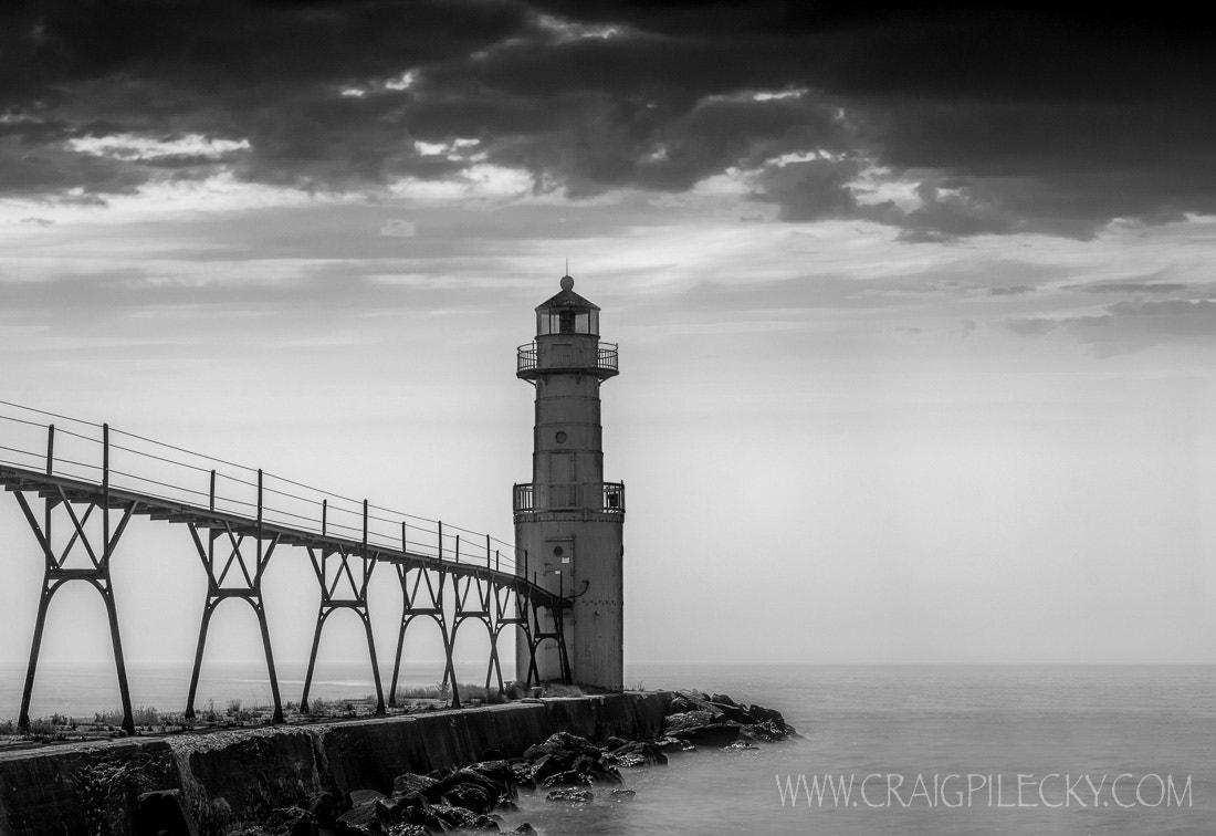 Canon EOS 60D + Sigma 17-70mm F2.8-4 DC Macro OS HSM sample photo. Algoma pierhead lighthouse photography