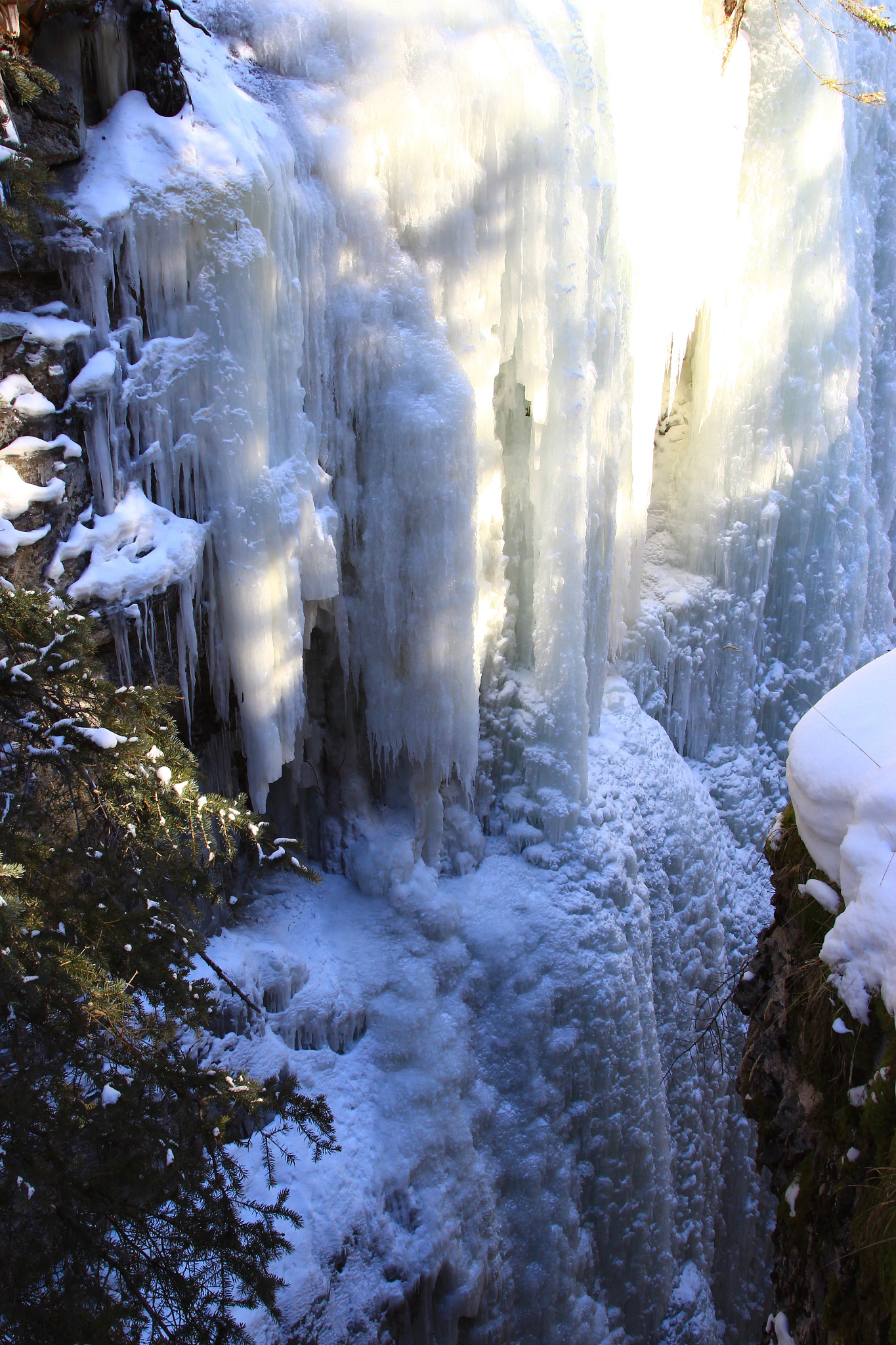 Canon EOS 600D (Rebel EOS T3i / EOS Kiss X5) sample photo. Frozen waterfalls jasper alberta canada photography