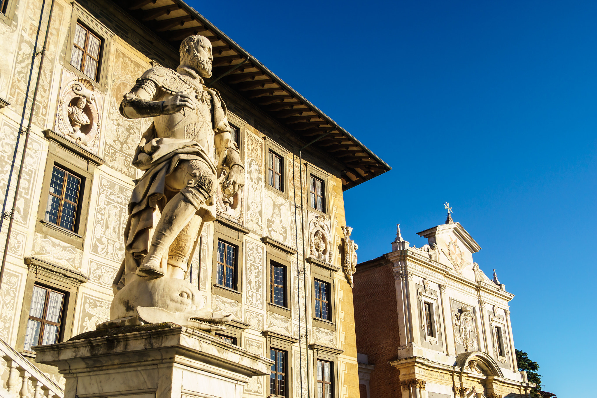 Sony ILCA-77M2 sample photo. Cosimo in front of scuola normale superiore photography