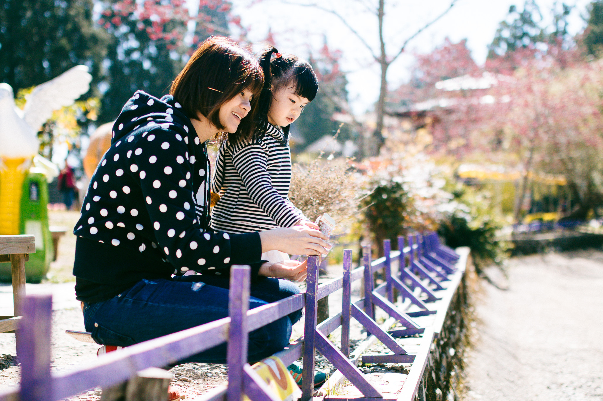 Canon EOS 70D + Sigma 35mm F1.4 DG HSM Art sample photo. 母と娘 photography