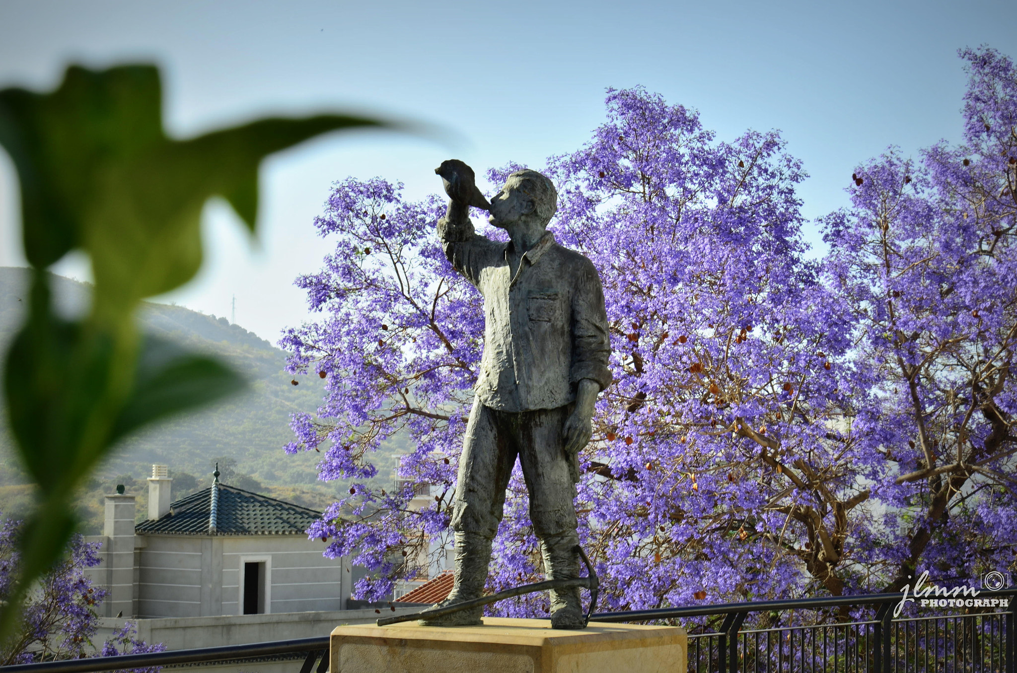 Tamron SP 24-70mm F2.8 Di VC USD sample photo. Statue to have lunch. photography