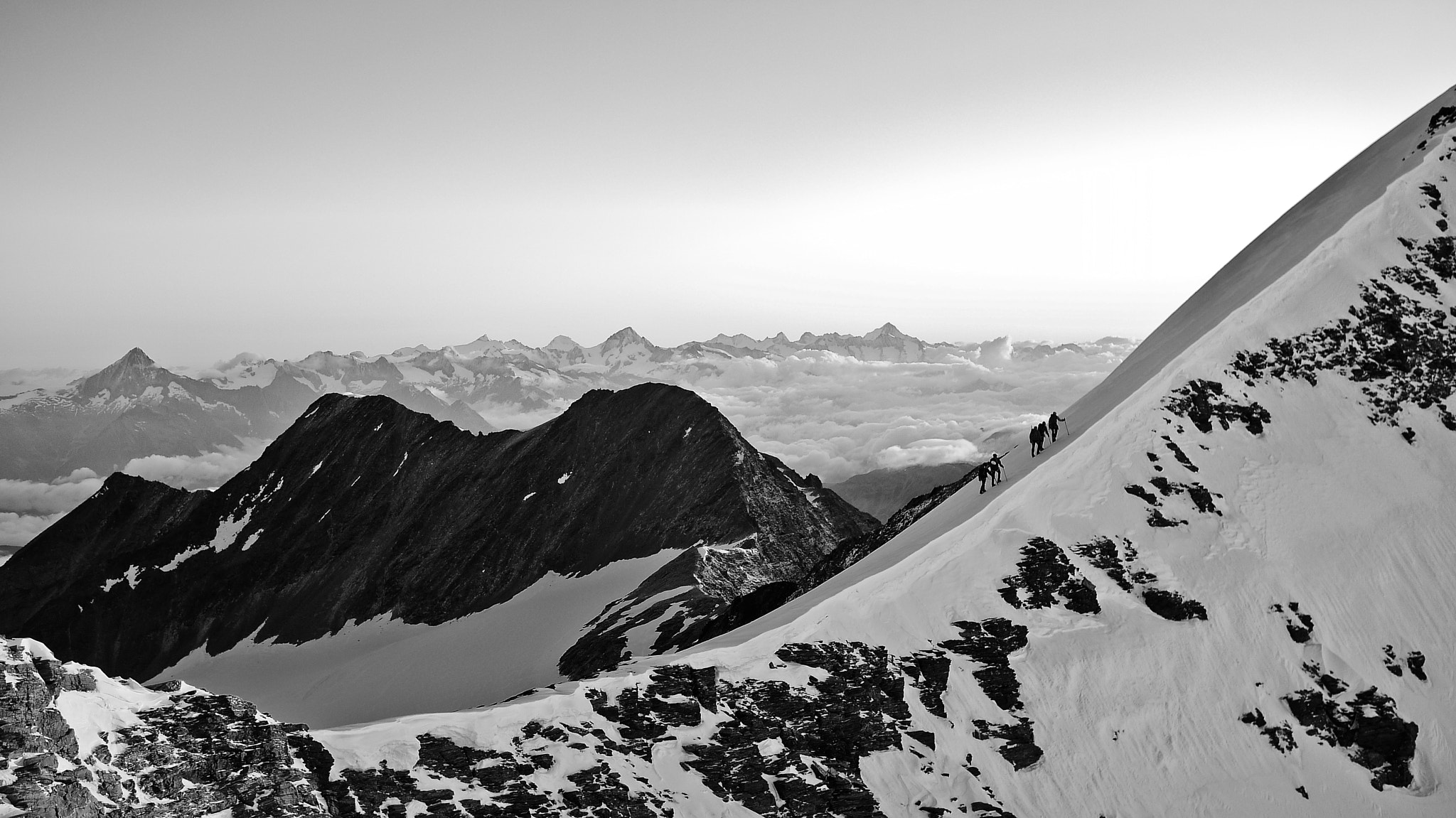 Panasonic Lumix DMC-G2 + Panasonic Lumix G 20mm F1.7 ASPH sample photo. Climbers on the ulrichshorn ridge photography