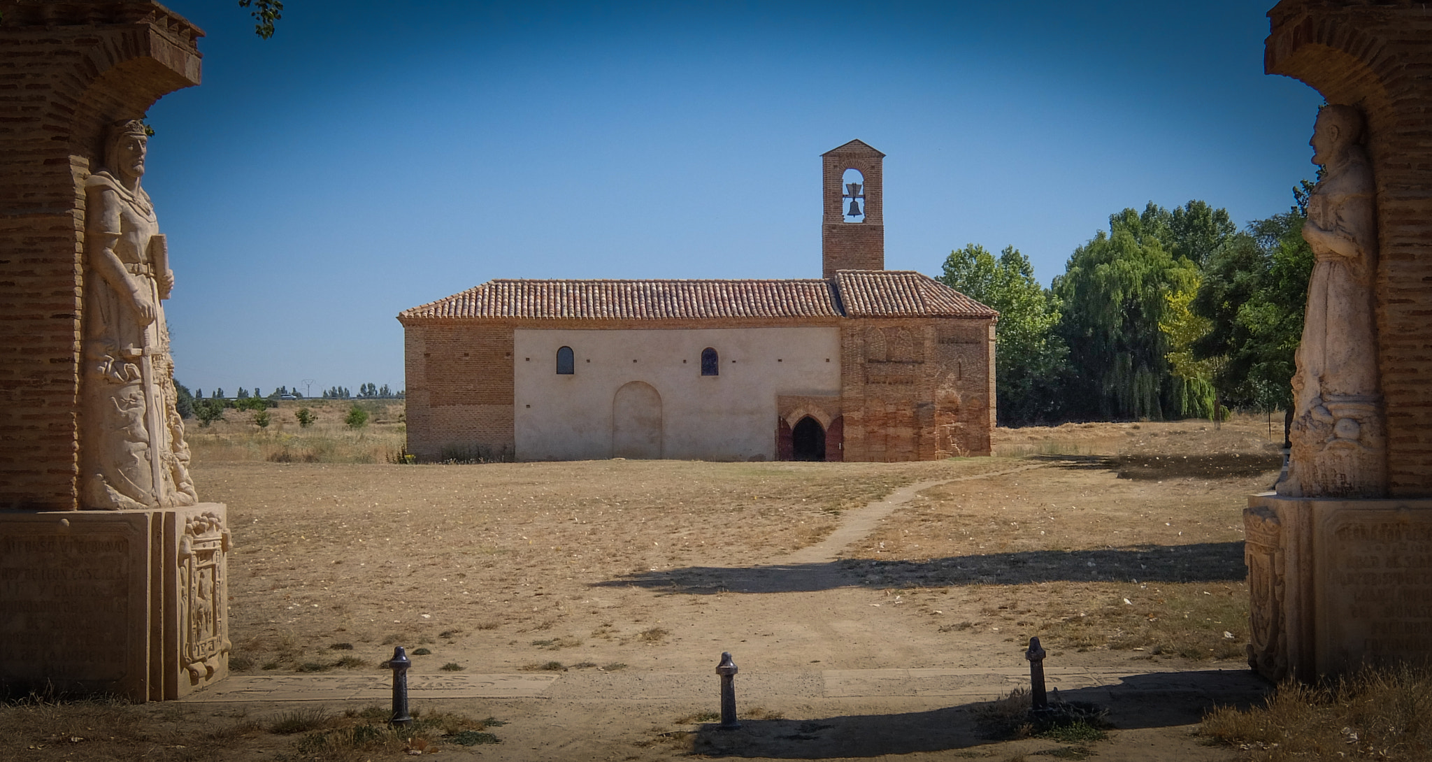 Fujifilm XQ2 sample photo. Camino de santiago photography