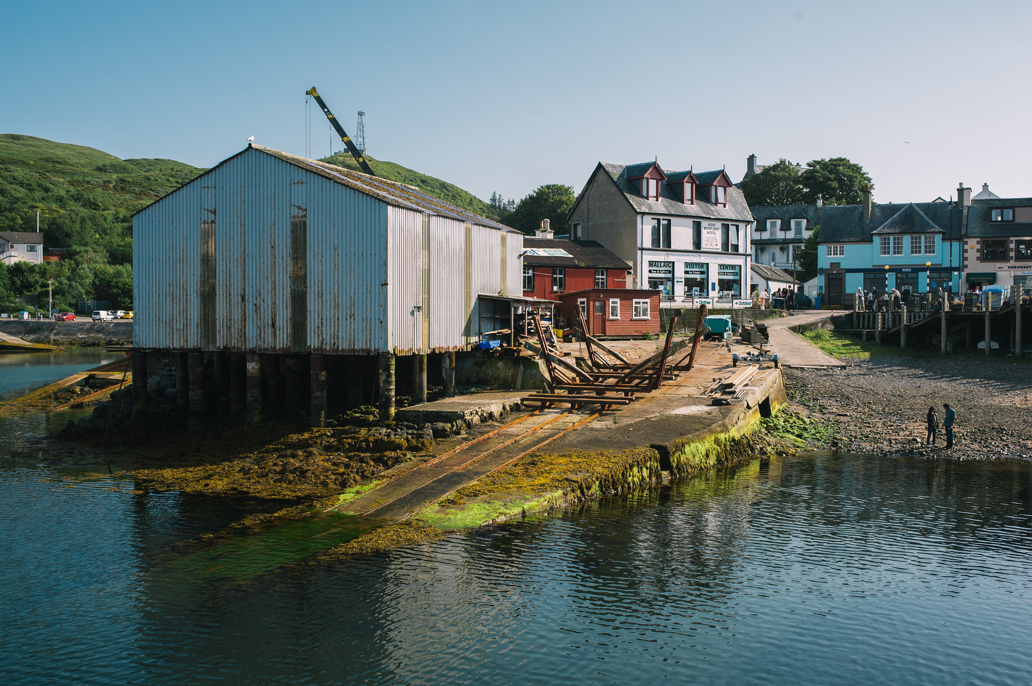 Nikon AF Nikkor 35mm F2D sample photo. Mallaig harbour photography