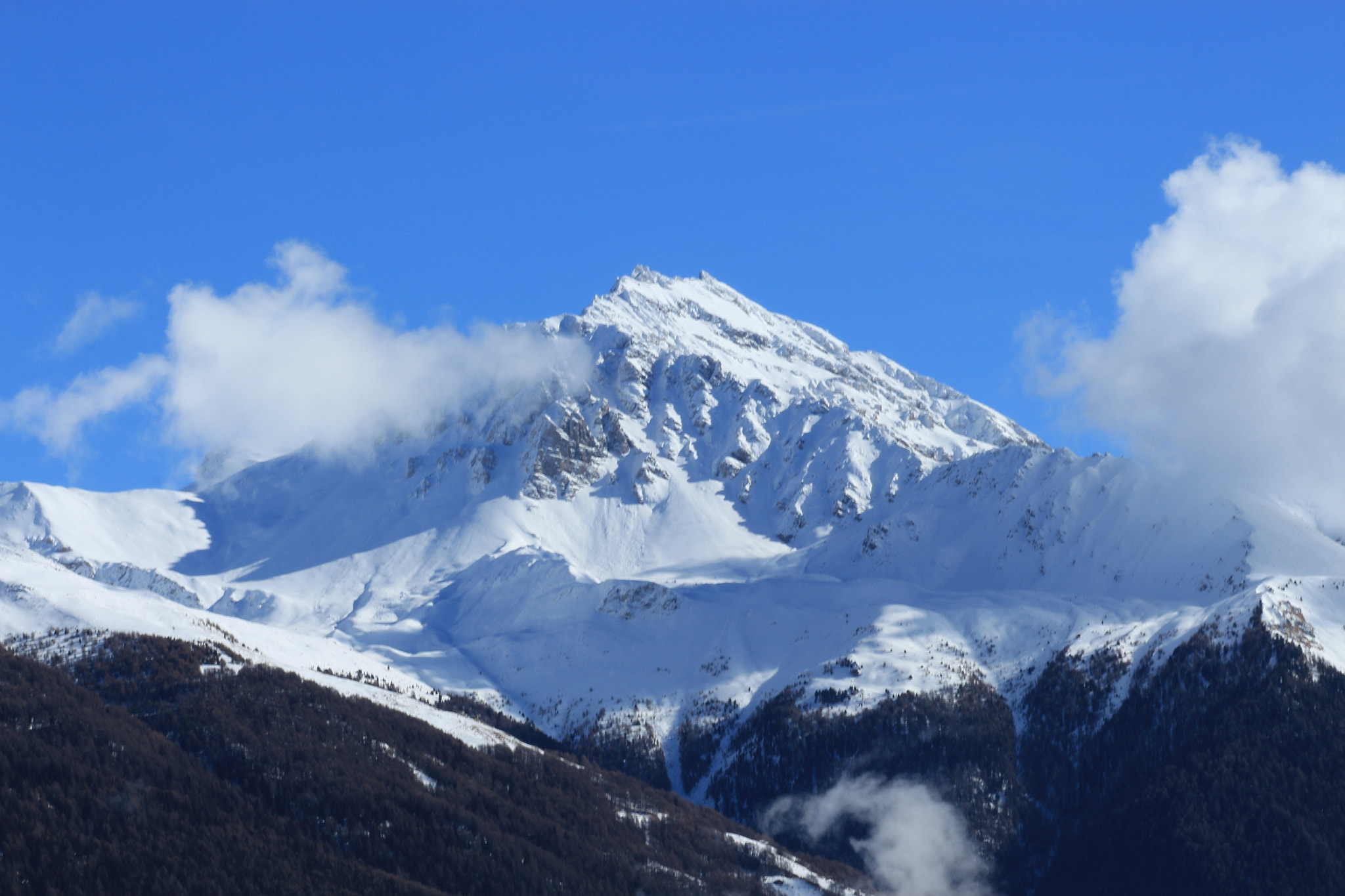 Canon EOS 700D (EOS Rebel T5i / EOS Kiss X7i) + EF75-300mm f/4-5.6 sample photo. Montain in the switzerland photography