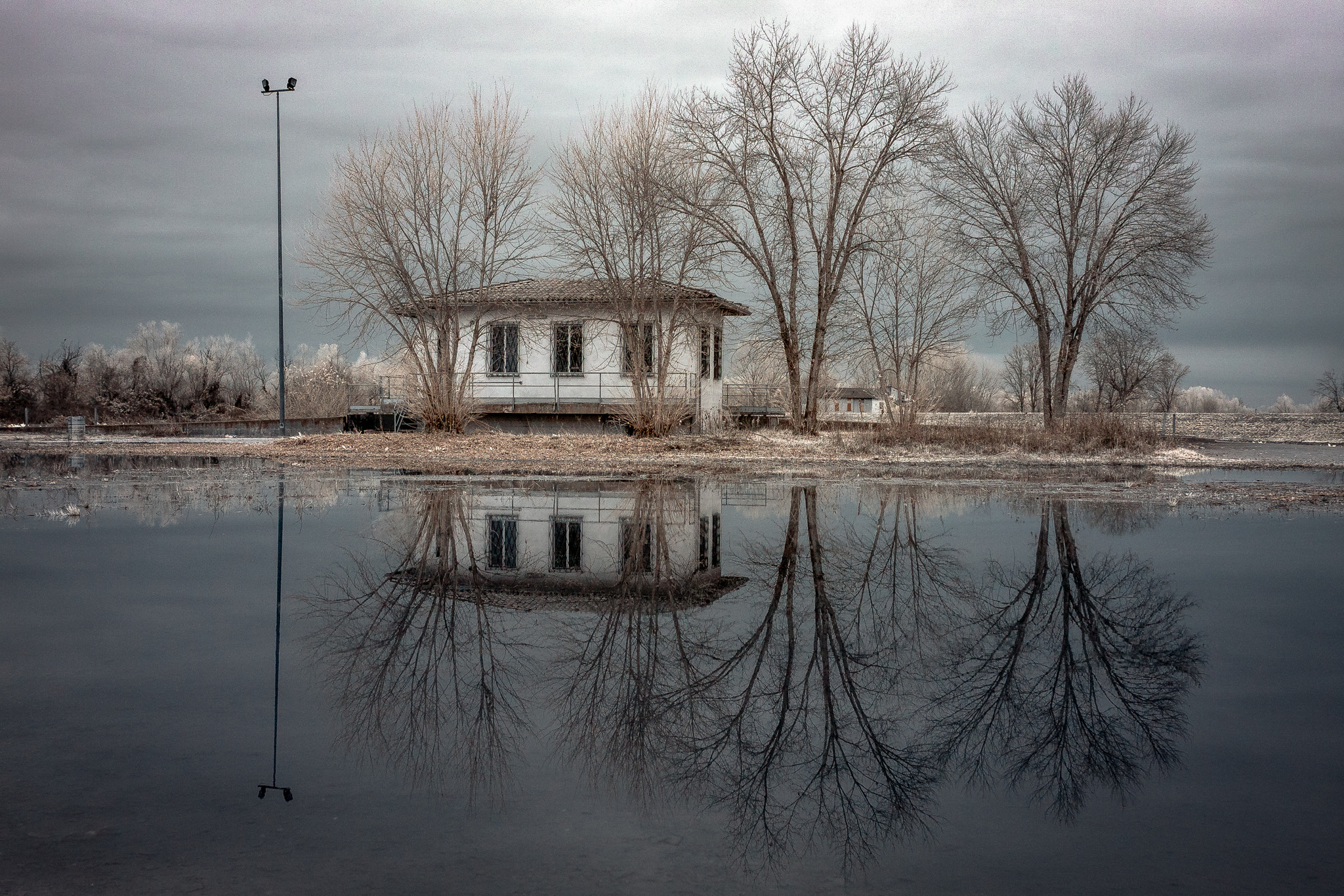 Canon EOS 40D + Canon EF 24-70mm F2.8L USM sample photo. Infrared reflections photography