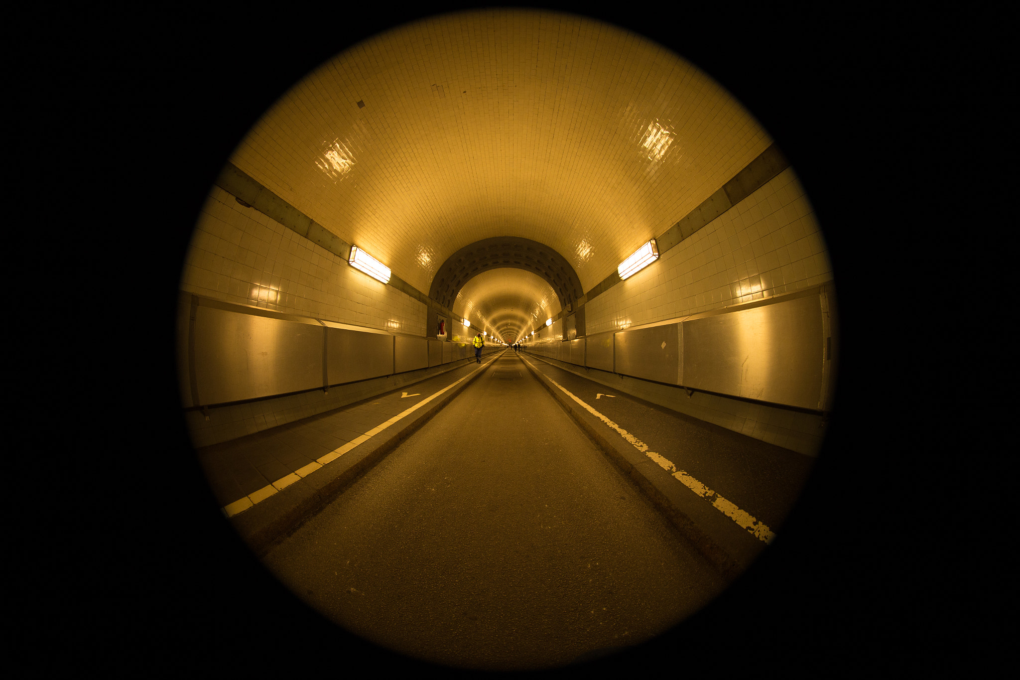 Canon EF 8-15mm F4L Fisheye USM sample photo. Elbtunnel ii photography