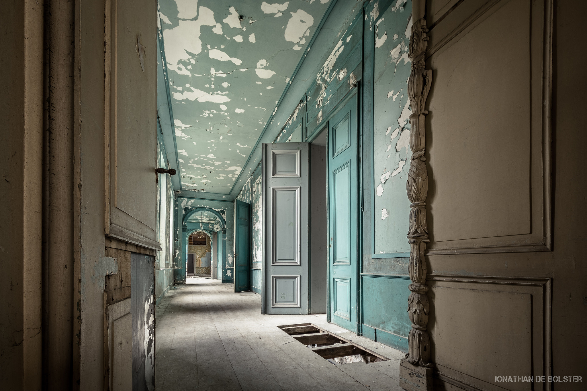 Nikon D7200 sample photo. Hallway of distinct souls photography