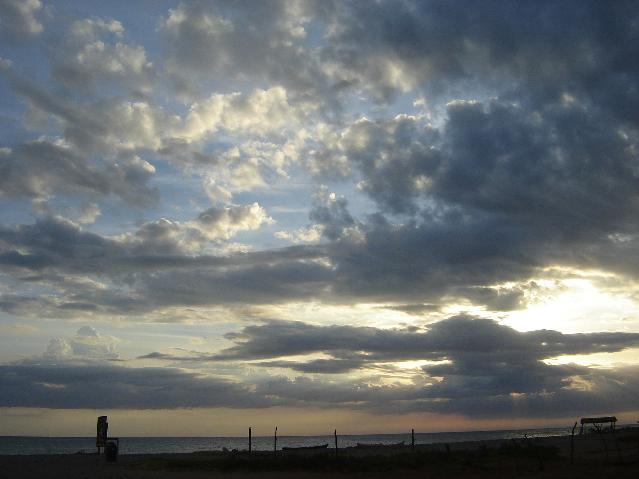 Sony DSC-S90 sample photo. Nubes photography