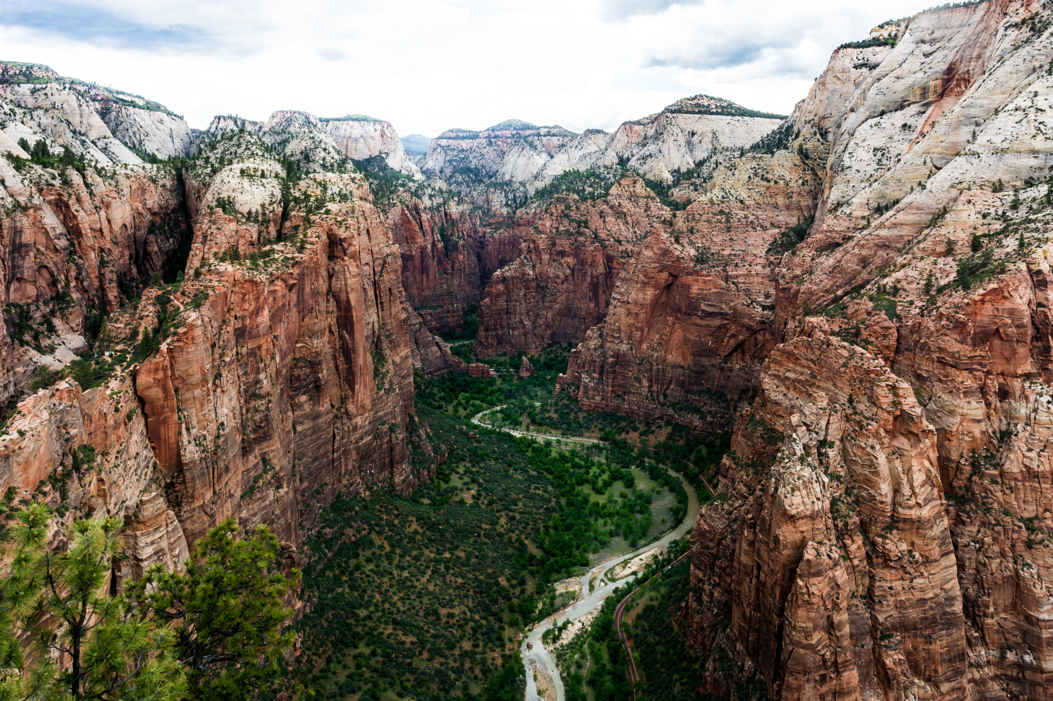 Nikon D5200 + Sigma 18-35mm F1.8 DC HSM Art sample photo. Angels landing photography