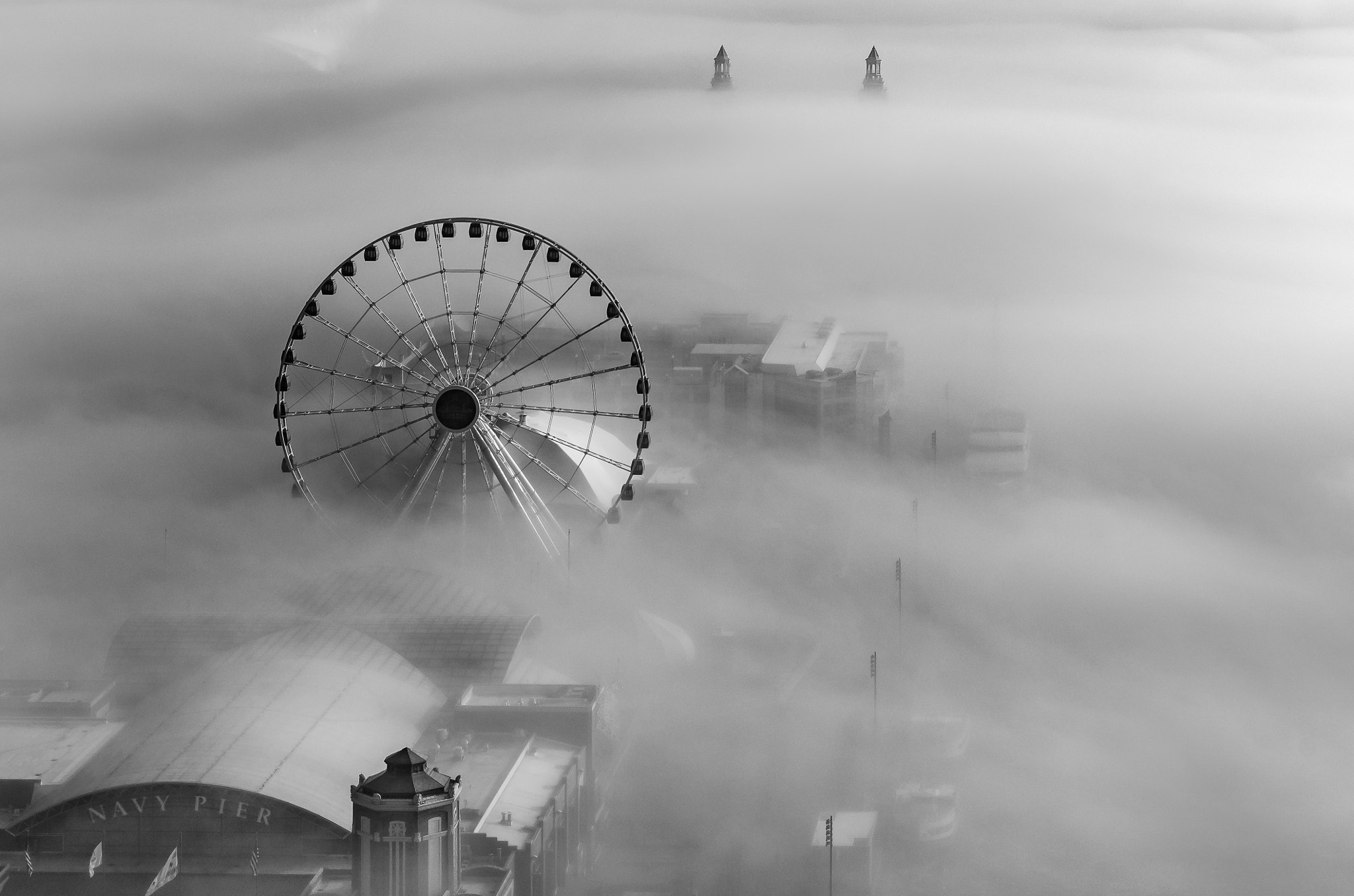 Nikon D5100 + Nikon AF-S Nikkor 28-70mm F2.8 ED-IF sample photo. Navy pier on a foggy morning photography