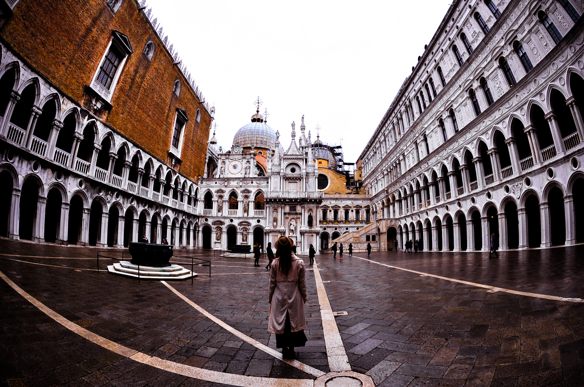 Nikon D90 + Nikon AF DX Fisheye-Nikkor 10.5mm F2.8G ED sample photo. Venice and paris photography